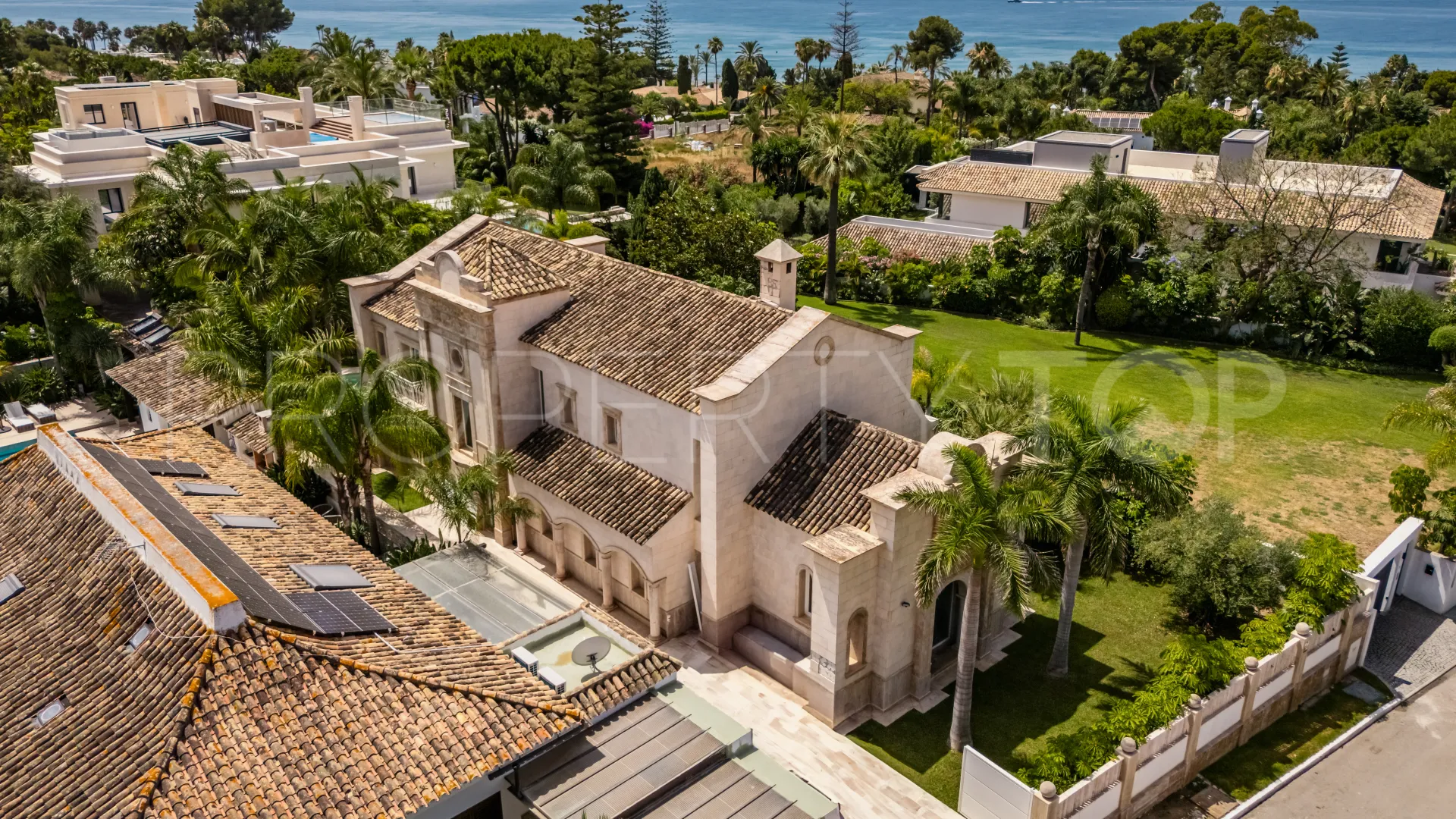 Villa for sale in Los Monteros with 2 bedrooms
