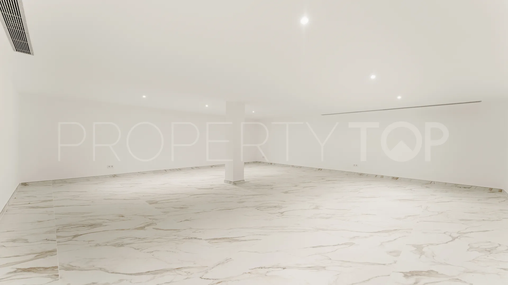 Villa for sale in Los Monteros with 2 bedrooms