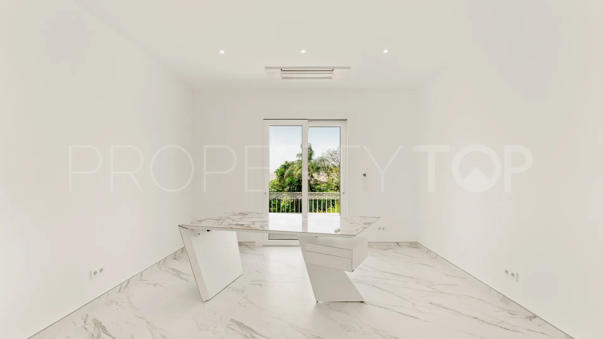 Villa for sale in Los Monteros with 2 bedrooms