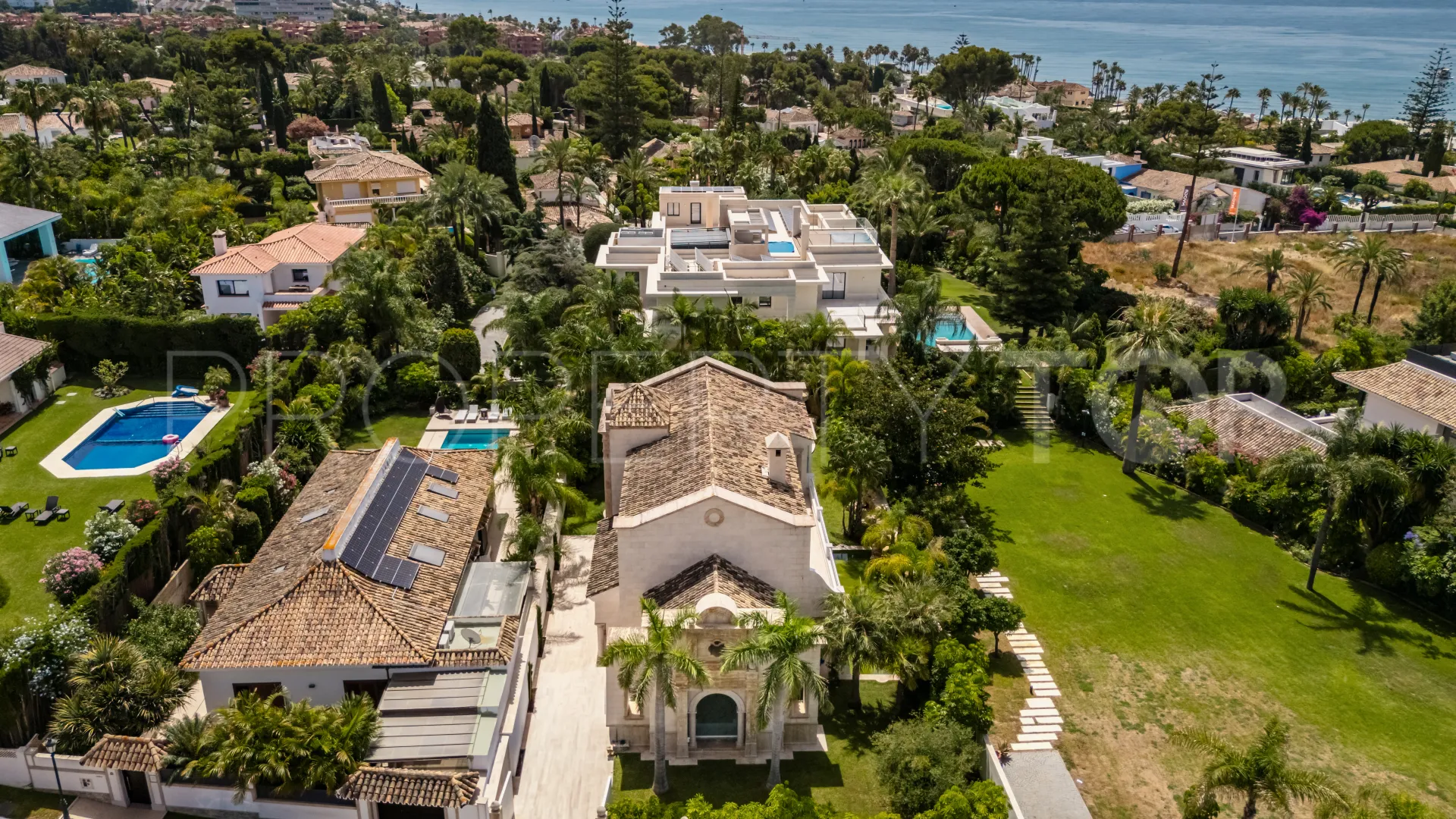 Villa for sale in Los Monteros with 2 bedrooms