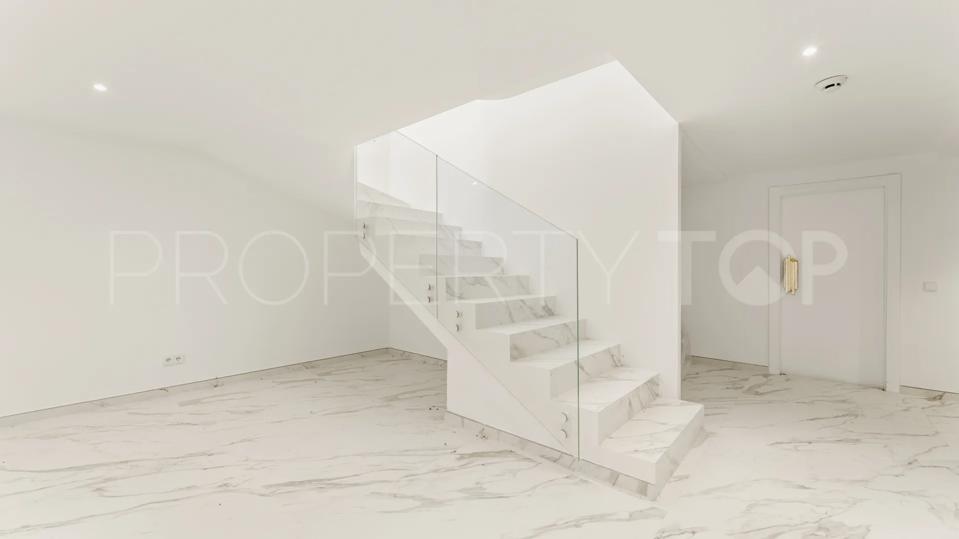 Villa for sale in Los Monteros with 2 bedrooms