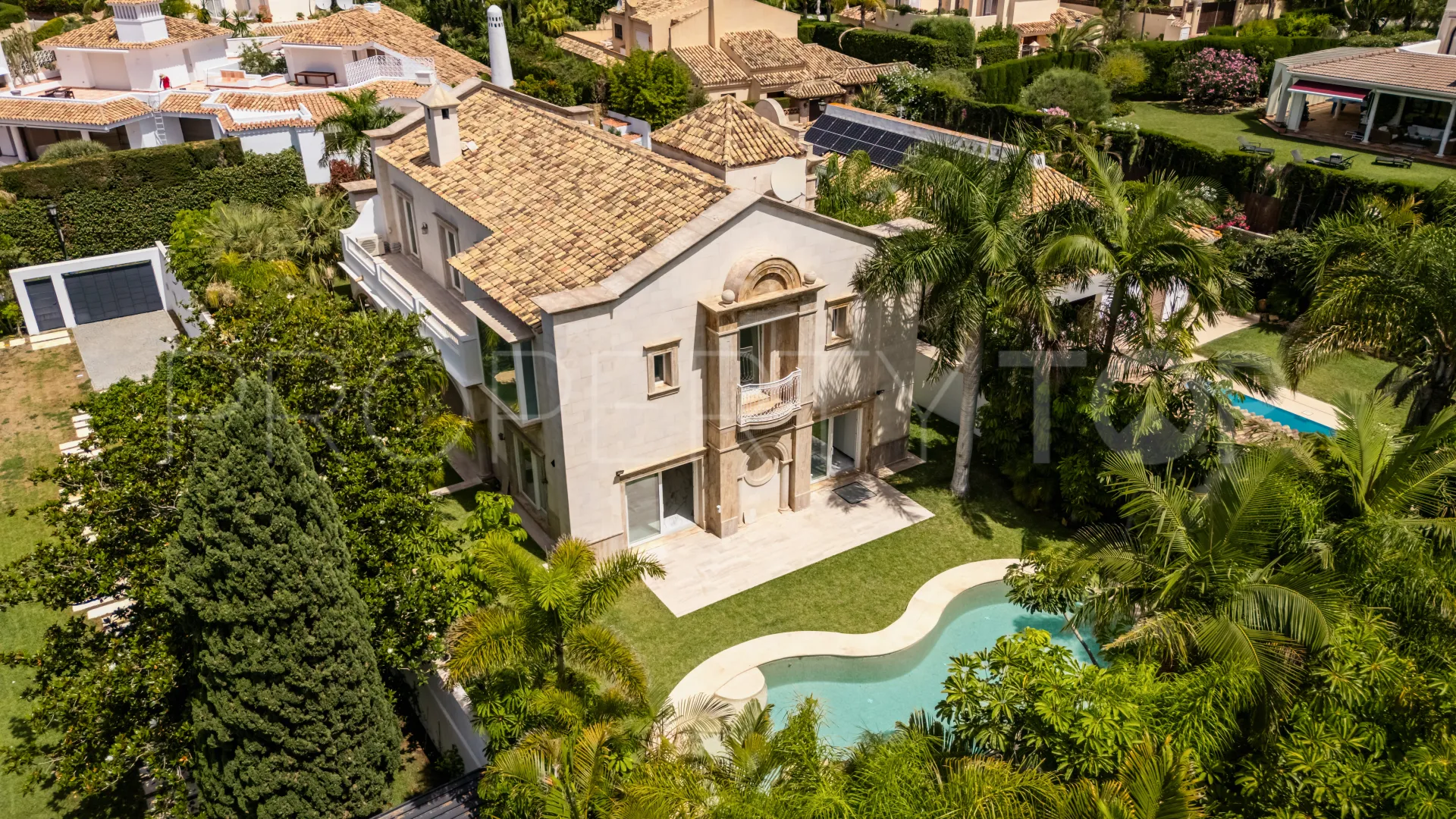 Villa for sale in Los Monteros with 2 bedrooms