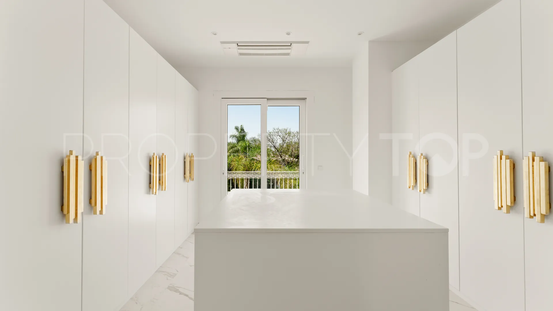 Villa for sale in Los Monteros with 2 bedrooms