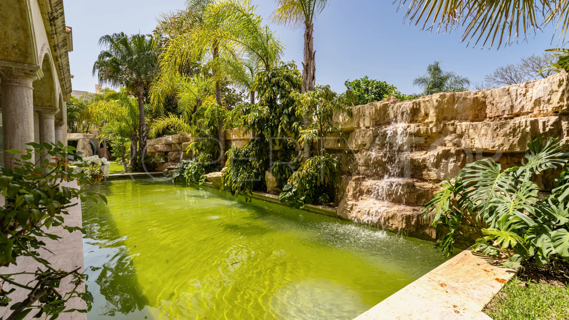 Villa for sale in Los Monteros with 2 bedrooms