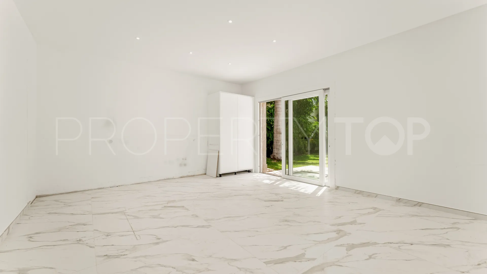 Villa for sale in Los Monteros with 2 bedrooms