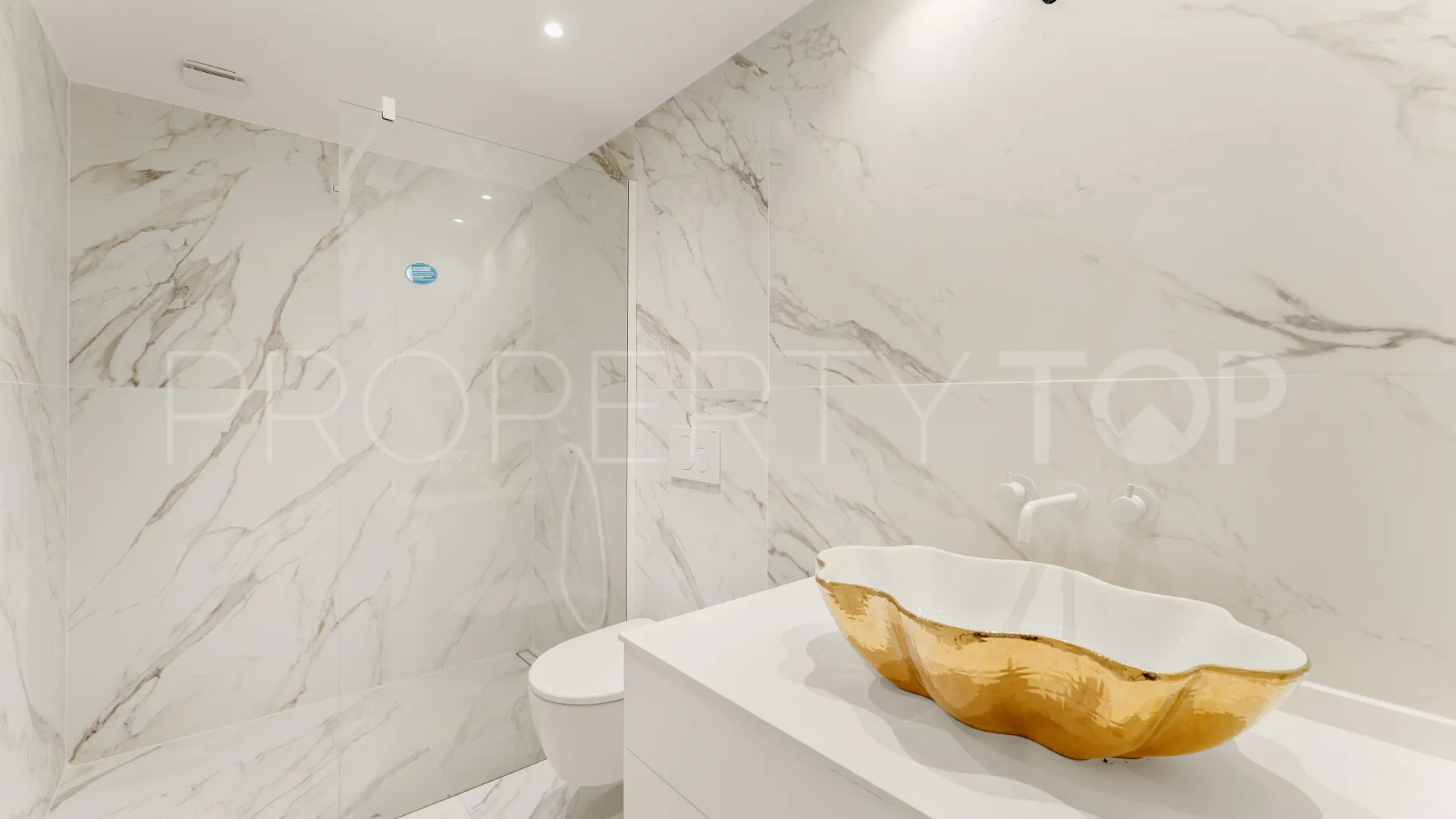 Villa for sale in Los Monteros with 2 bedrooms