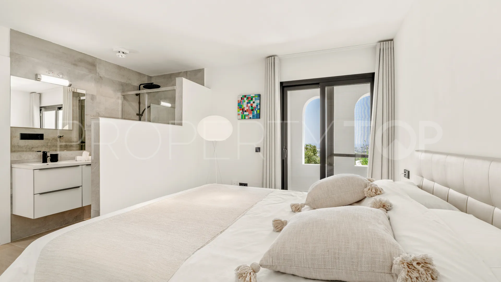 For sale villa in Nueva Andalucia with 5 bedrooms