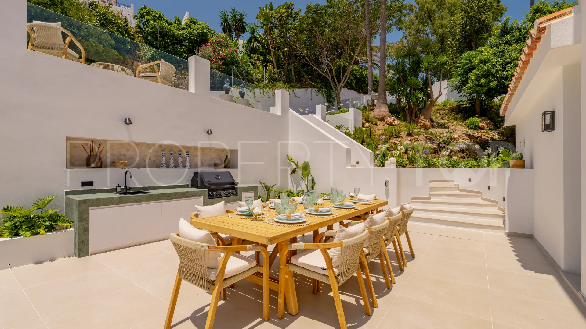 For sale villa in Nueva Andalucia with 5 bedrooms