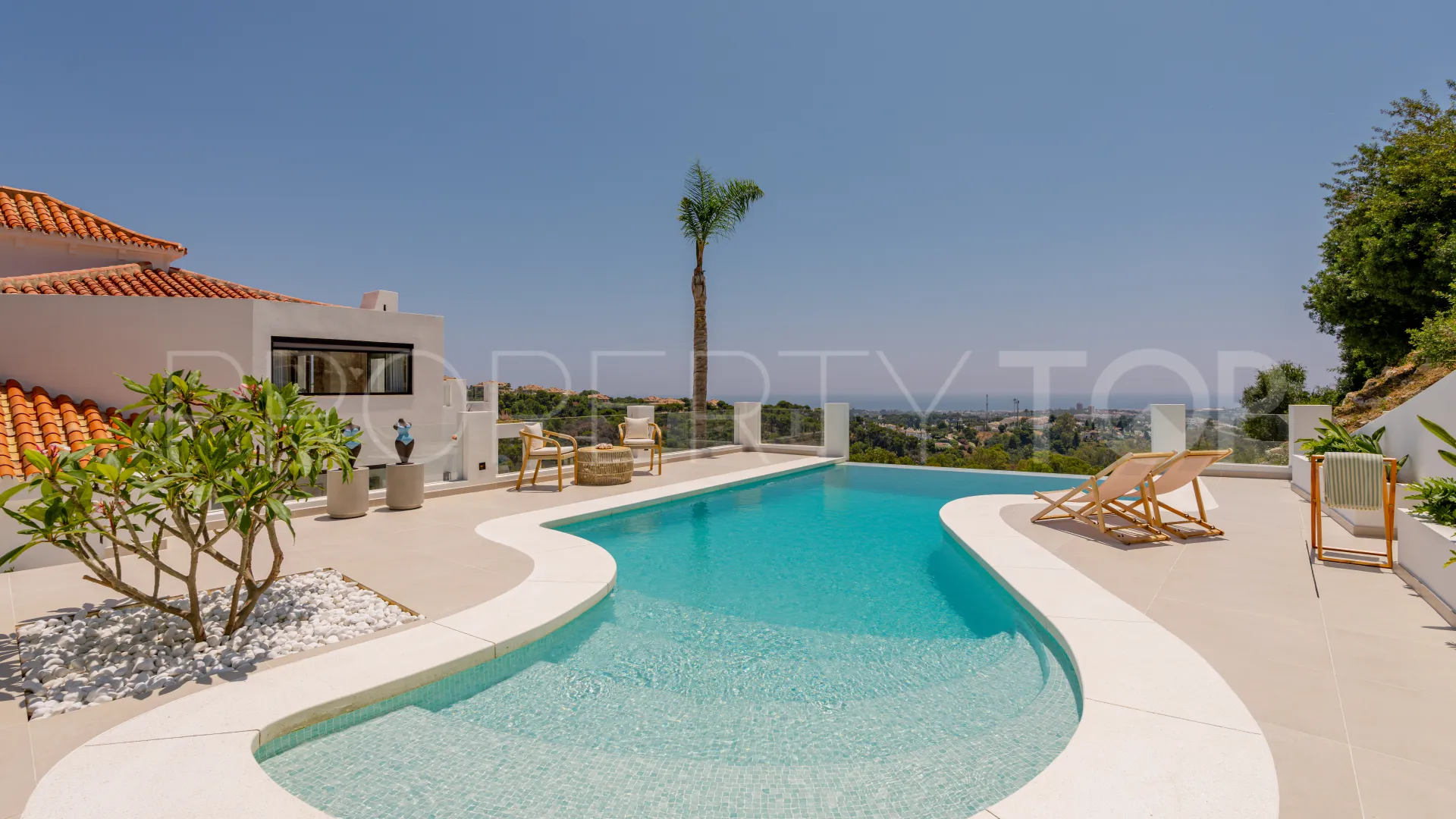 For sale villa in Nueva Andalucia with 5 bedrooms