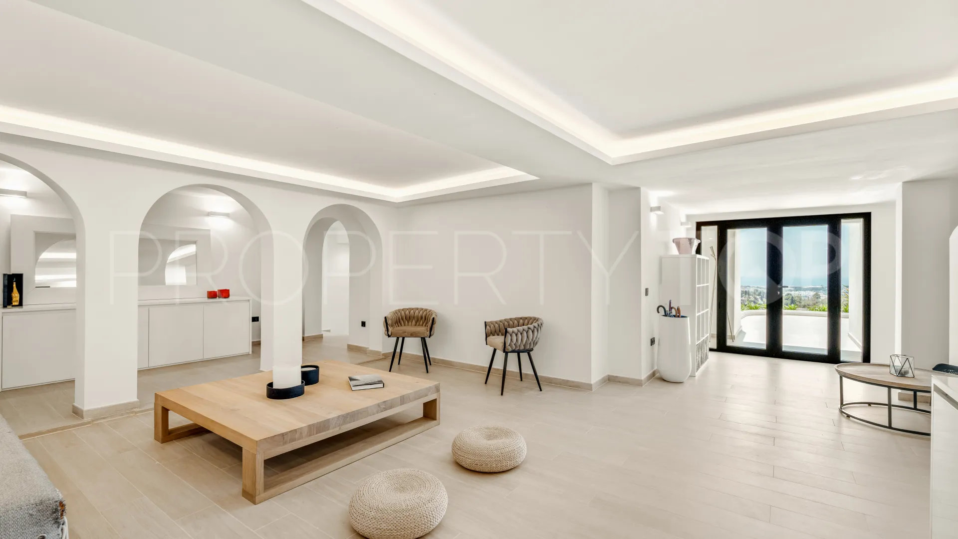 For sale villa in Nueva Andalucia with 5 bedrooms