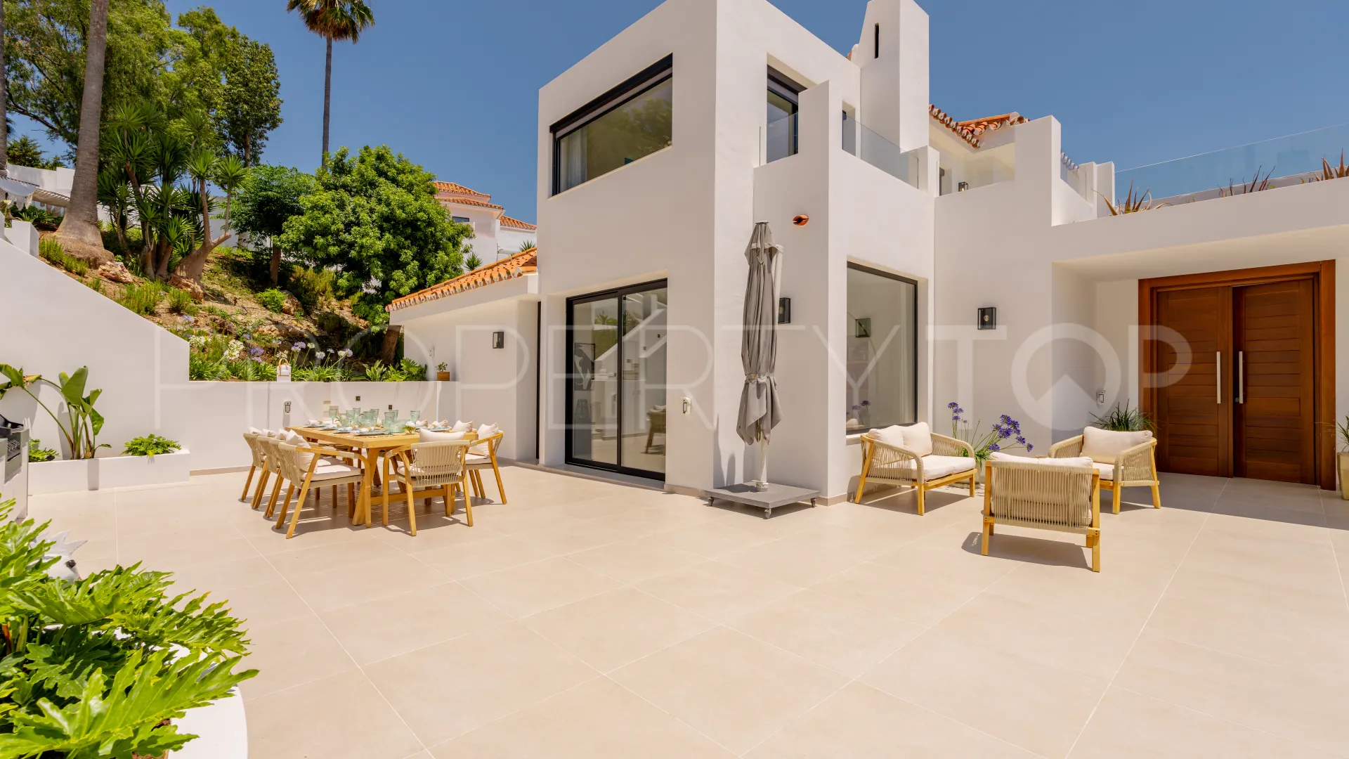 For sale villa in Nueva Andalucia with 5 bedrooms