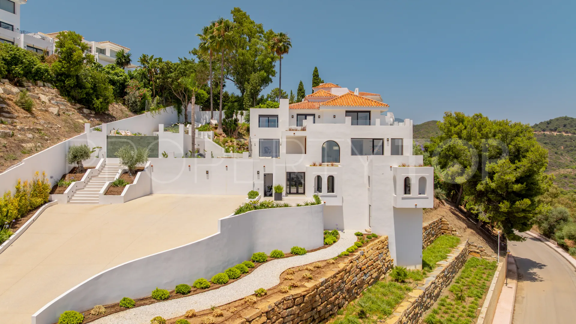 For sale villa in Nueva Andalucia with 5 bedrooms