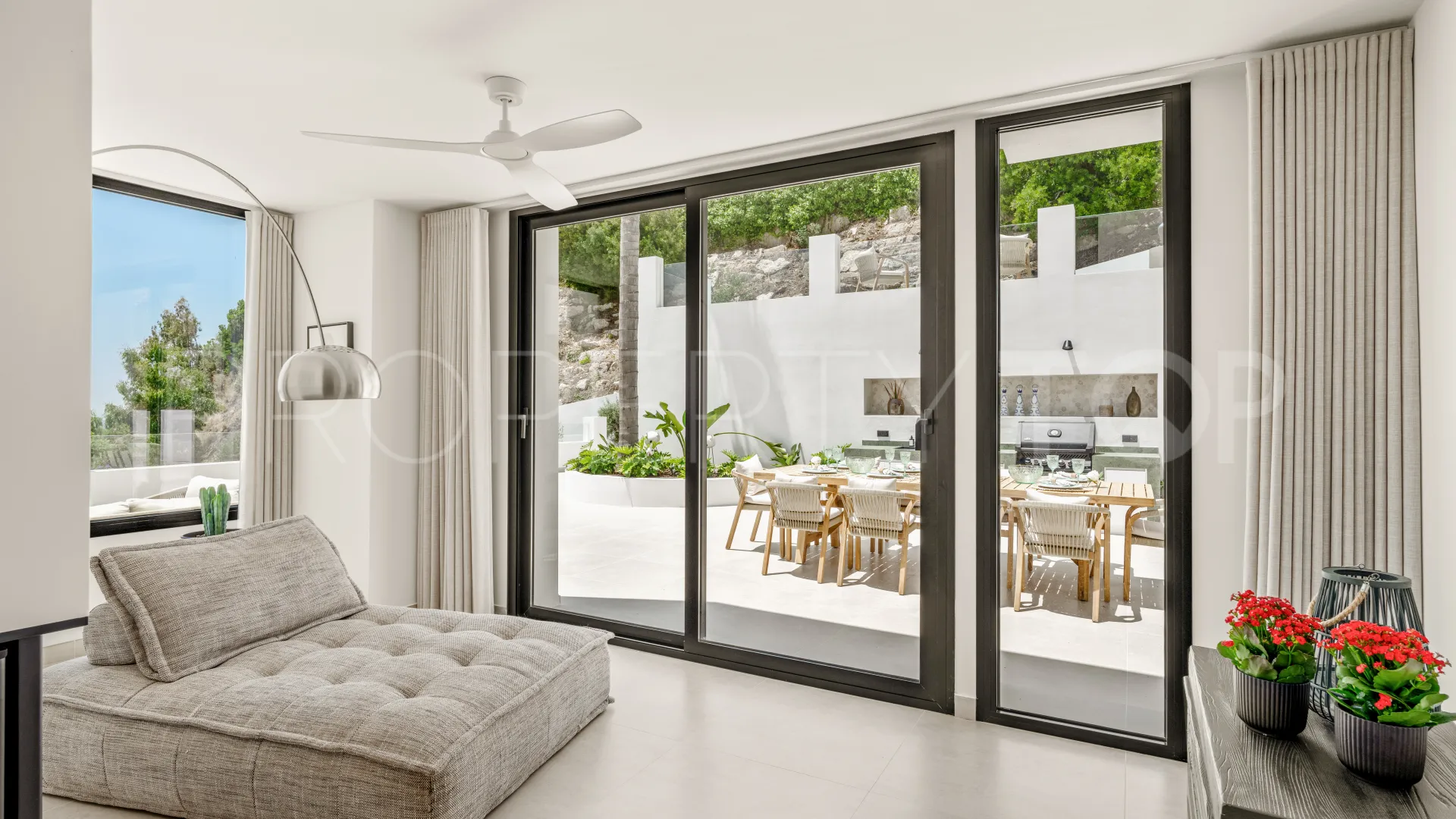 For sale villa in Nueva Andalucia with 5 bedrooms