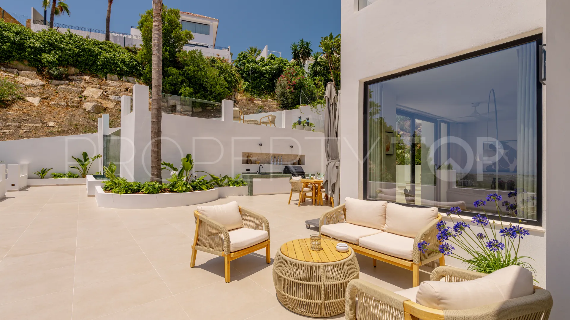 For sale villa in Nueva Andalucia with 5 bedrooms