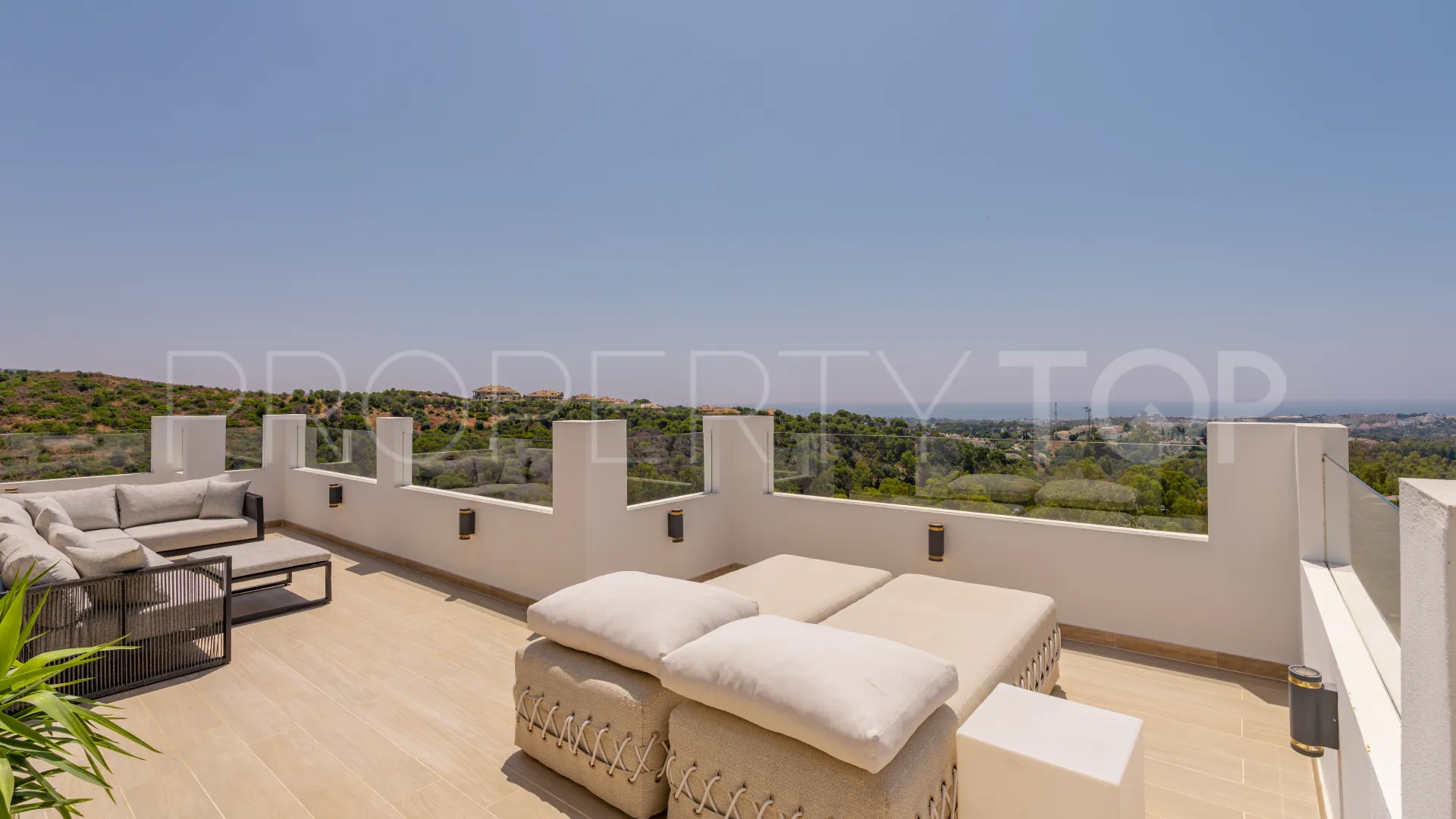 For sale villa in Nueva Andalucia with 5 bedrooms