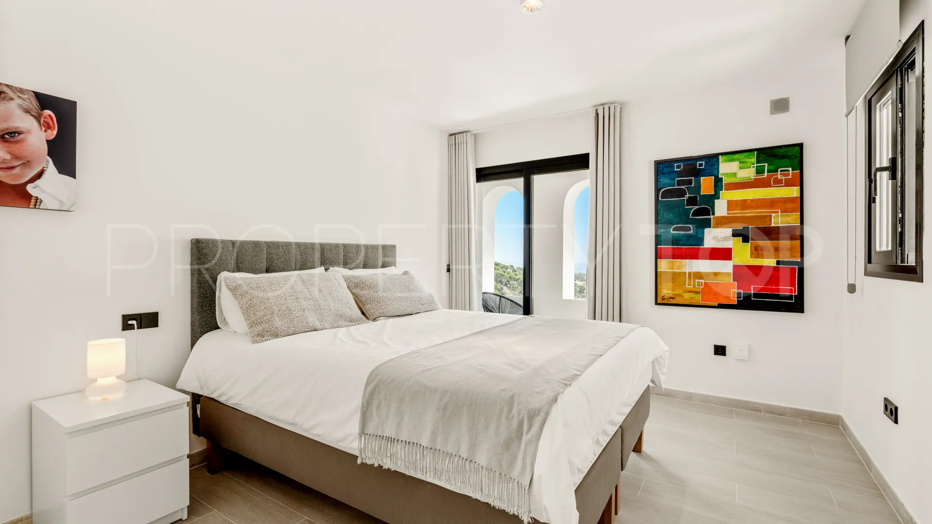 For sale villa in Nueva Andalucia with 5 bedrooms