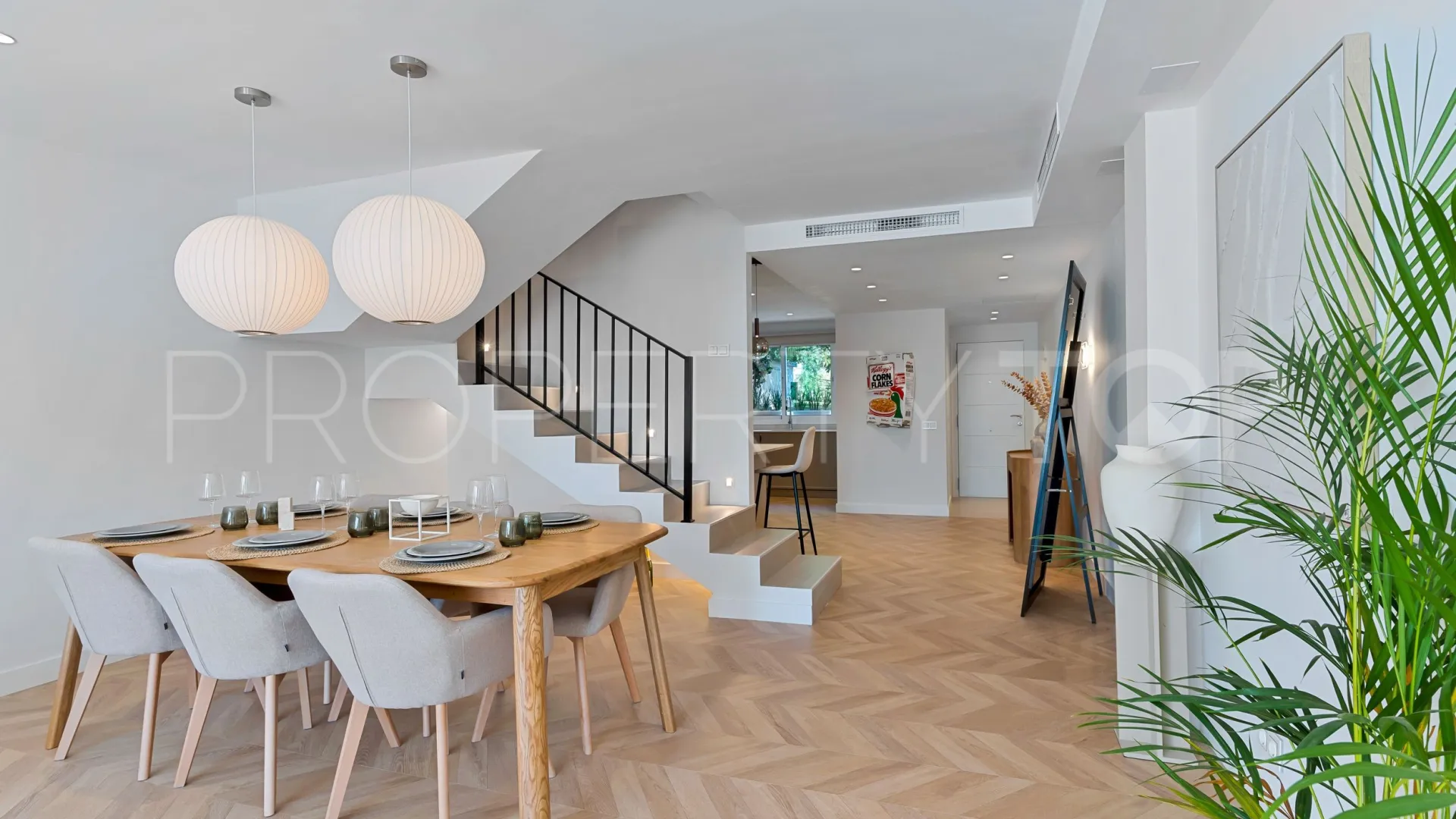 Buy town house with 4 bedrooms in Nagüeles