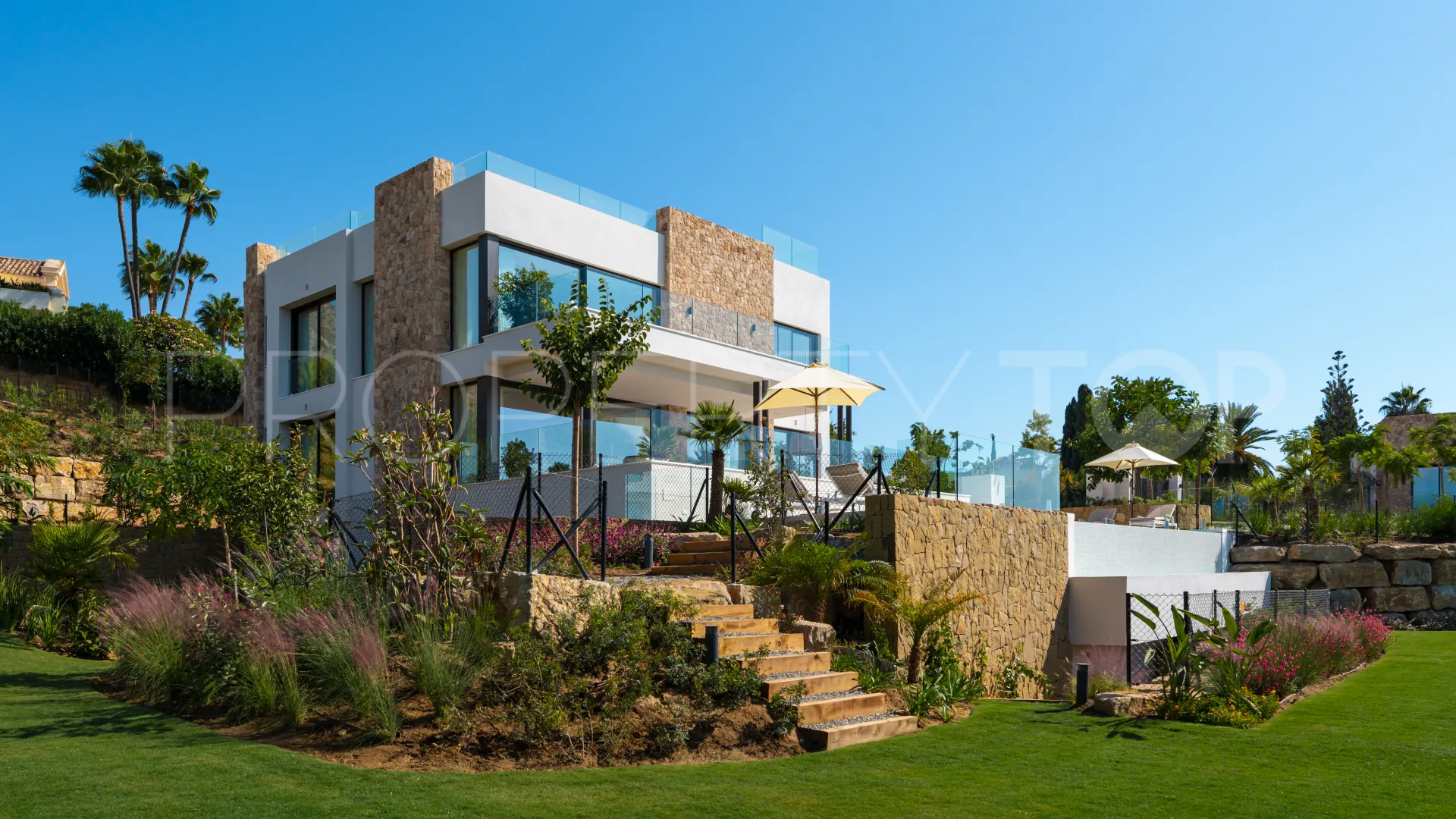 Villa en venta con 5 dormitorios en Marbella Hill Club
