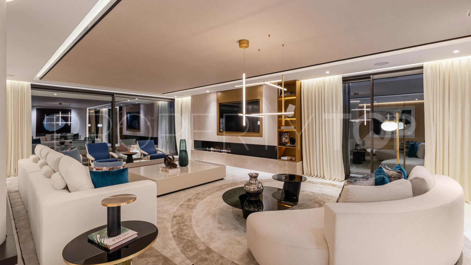 Villa en venta con 5 dormitorios en Marbella Hill Club