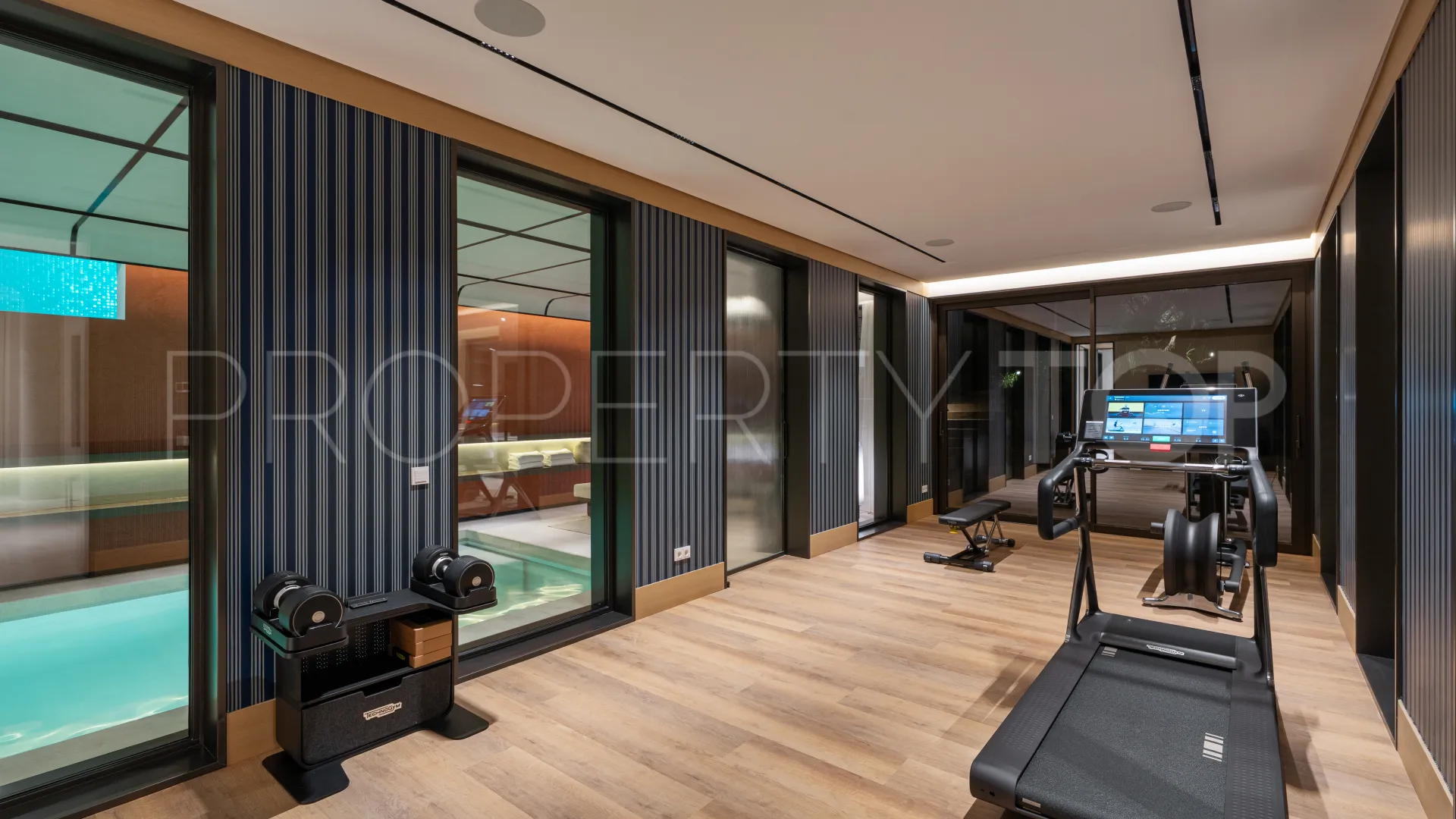 Villa en venta con 5 dormitorios en Marbella Hill Club