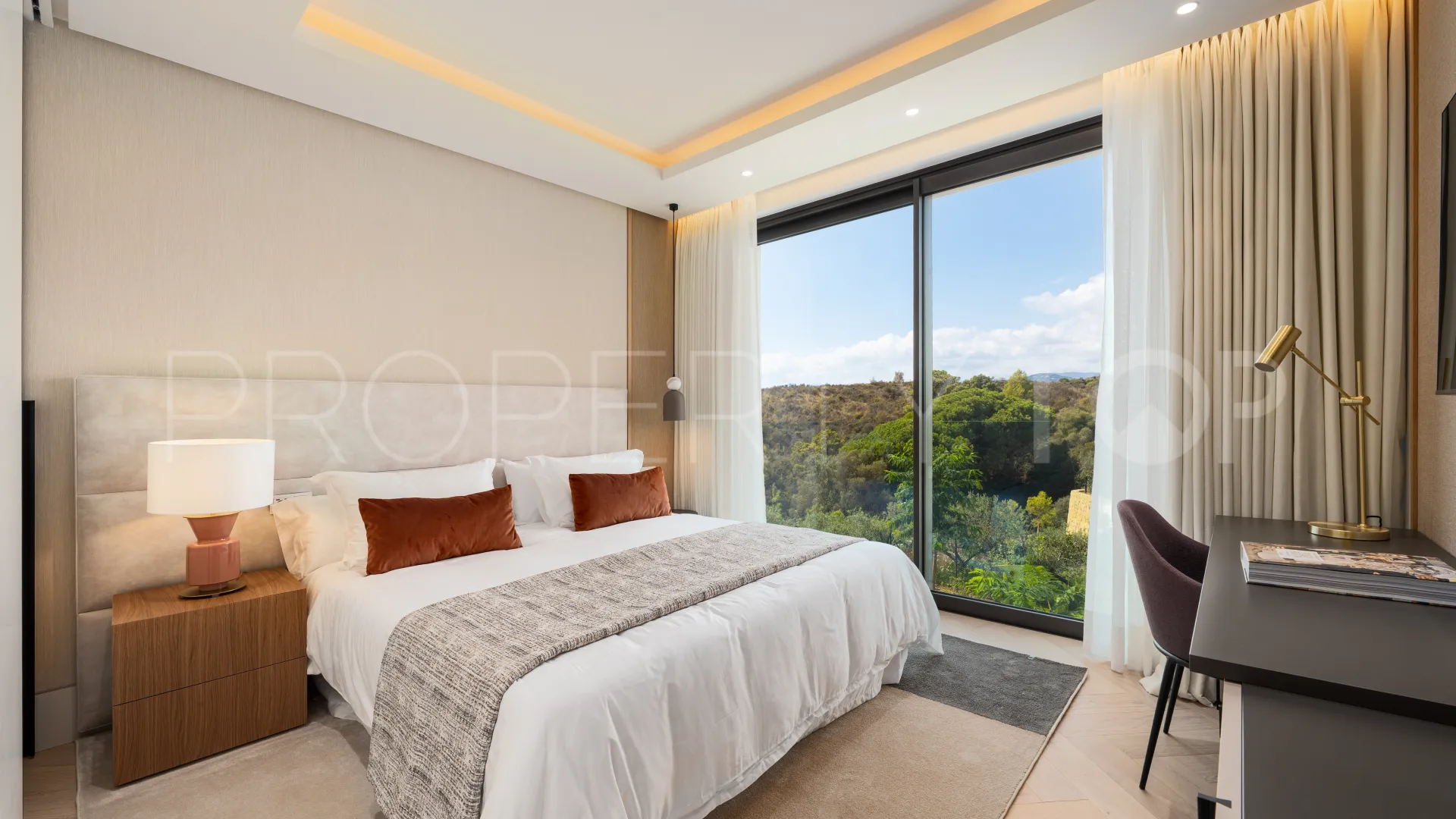 Villa en venta con 5 dormitorios en Marbella Hill Club