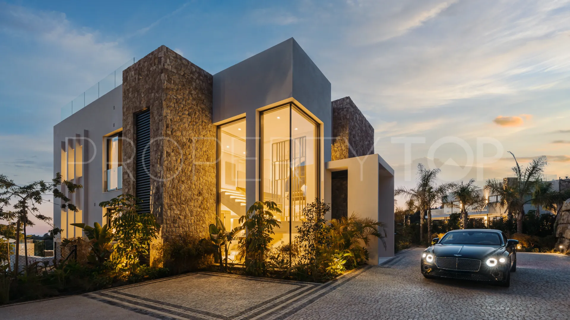 Villa en venta con 5 dormitorios en Marbella Hill Club
