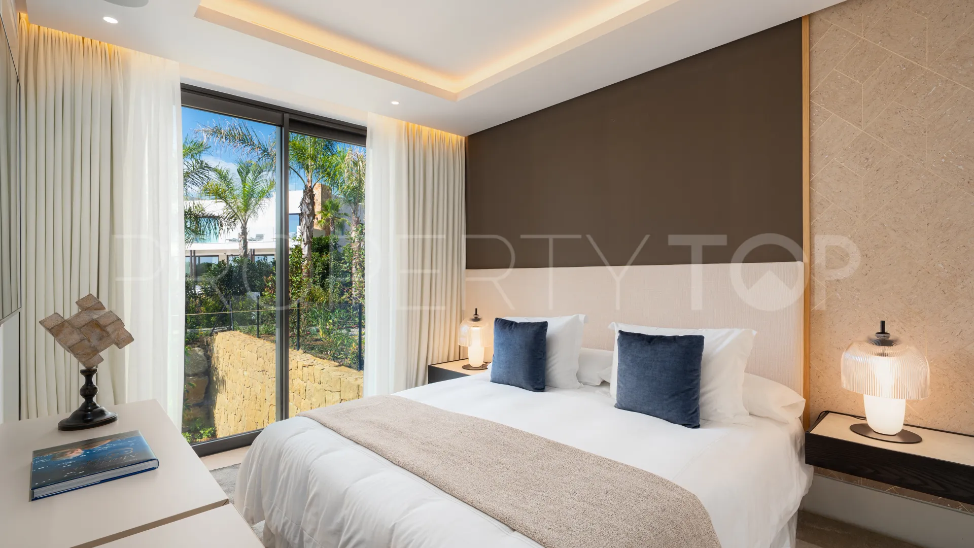 Villa en venta con 5 dormitorios en Marbella Hill Club