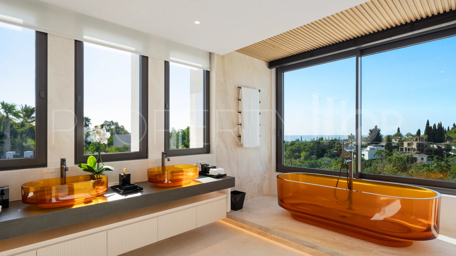 Villa en venta con 5 dormitorios en Marbella Hill Club