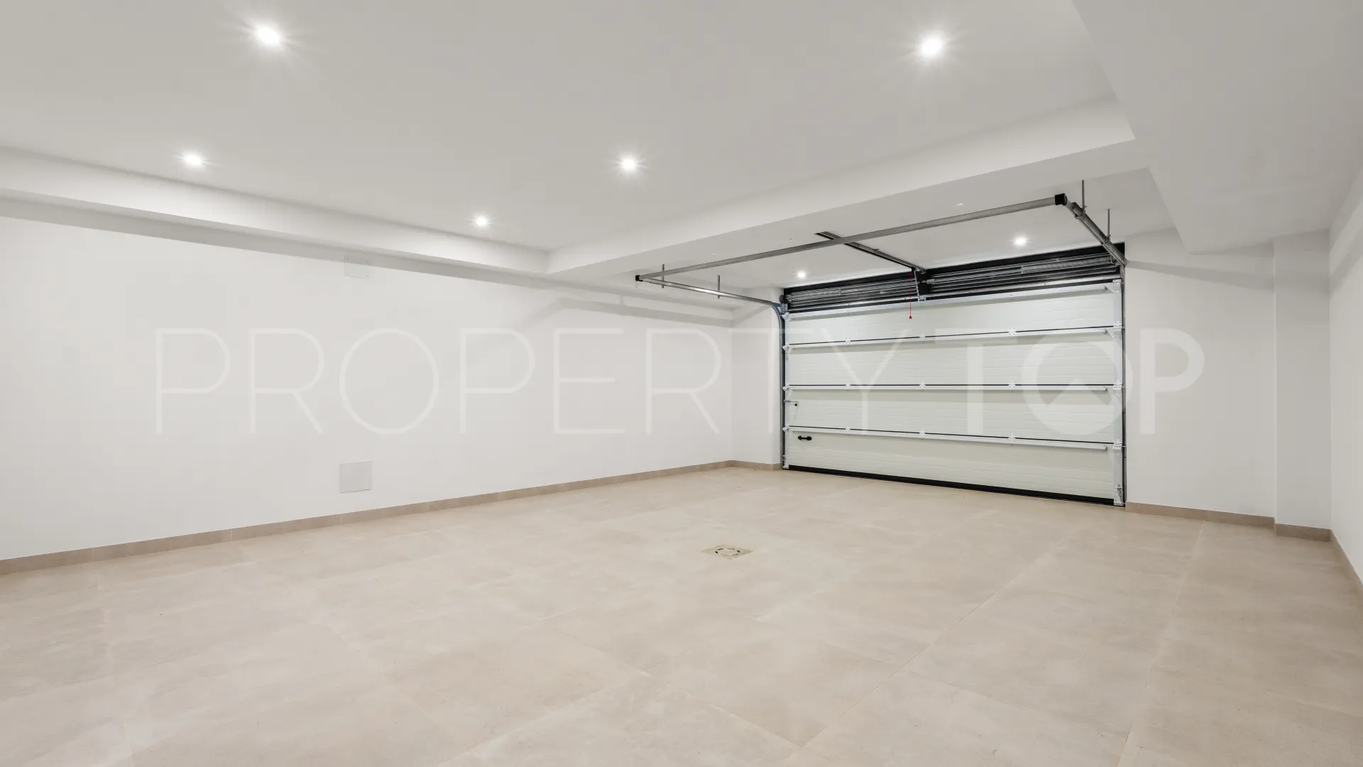 Villa with 5 bedrooms for sale in Nagüeles
