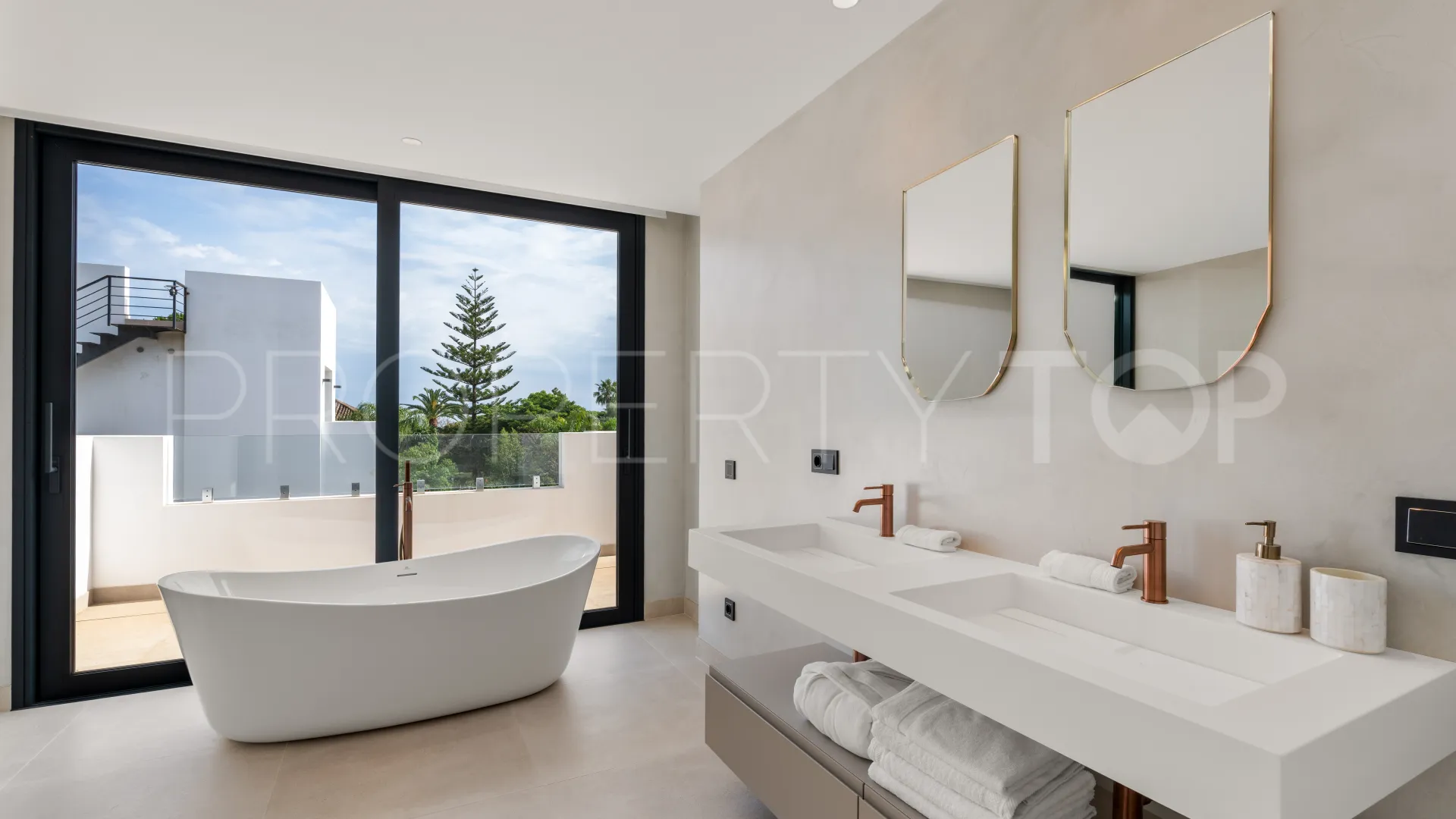 Villa with 5 bedrooms for sale in Nagüeles
