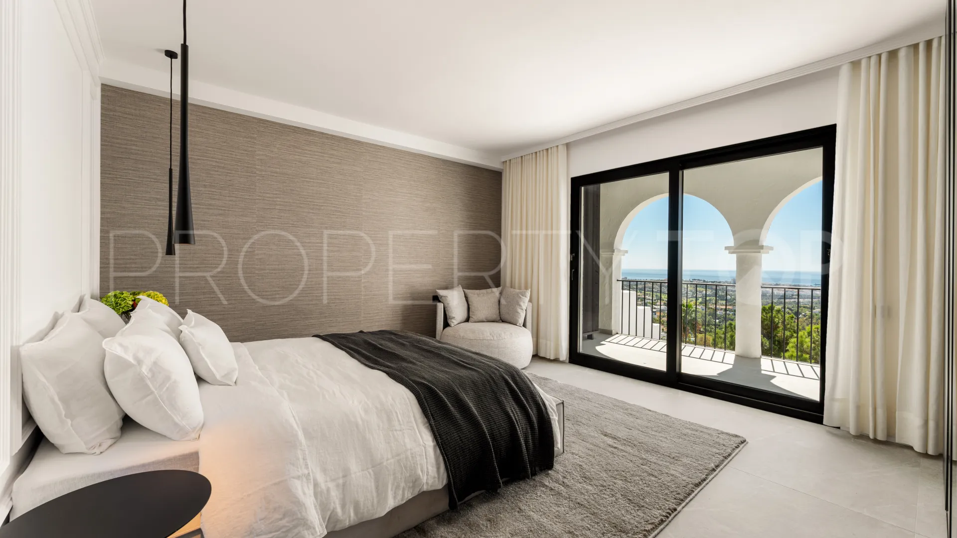 Duplex en venta en Las Colinas de Marbella con 3 dormitorios