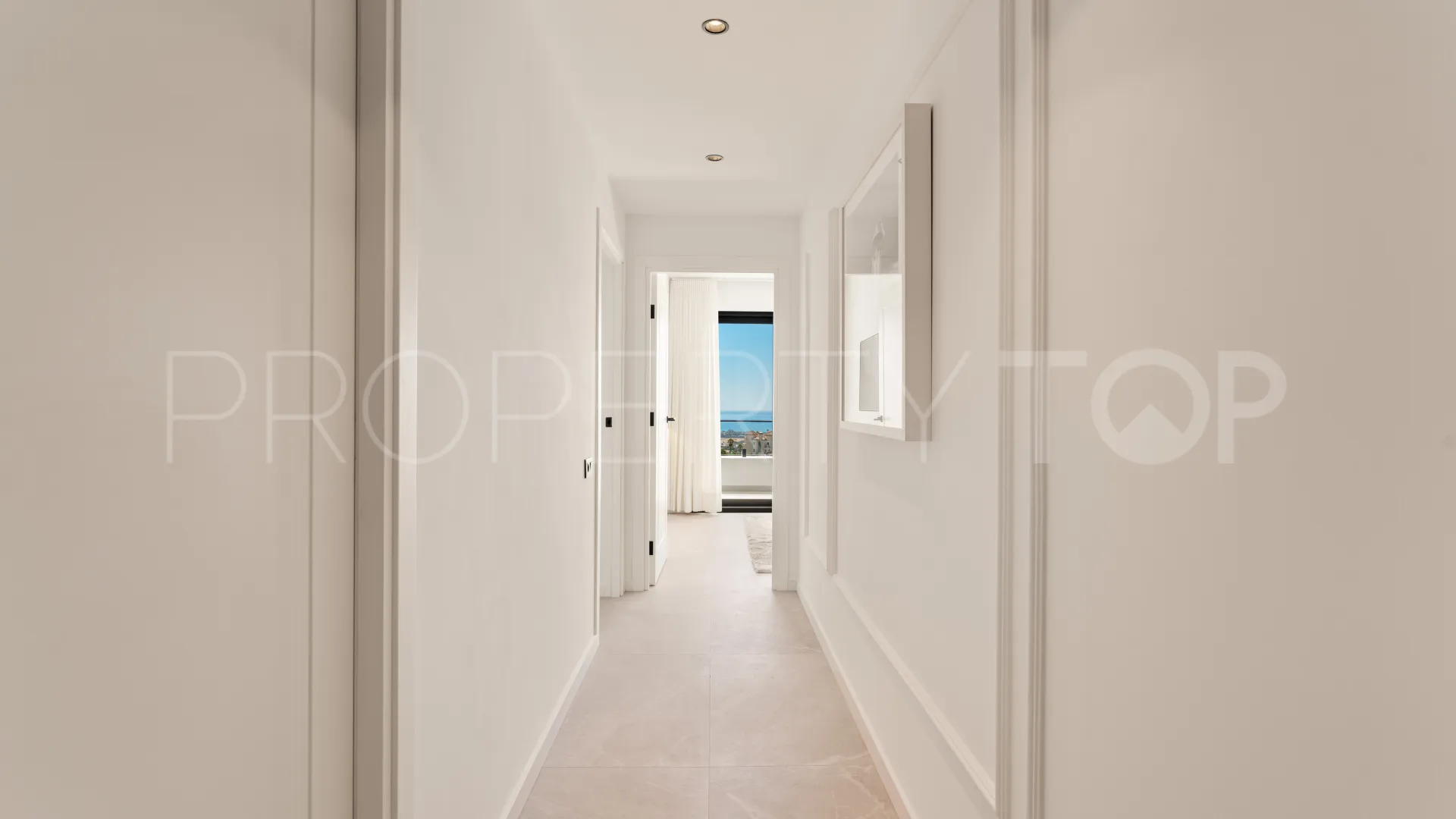 Duplex en venta en Las Colinas de Marbella con 3 dormitorios