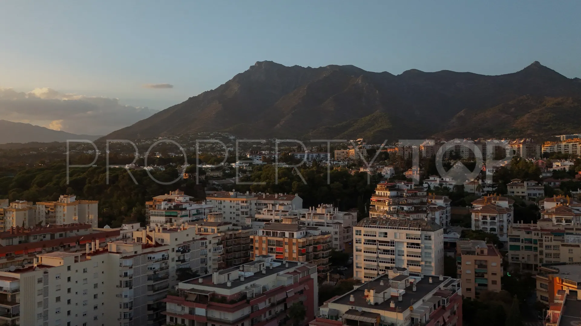 For sale 3 bedrooms penthouse in Marbella Centro