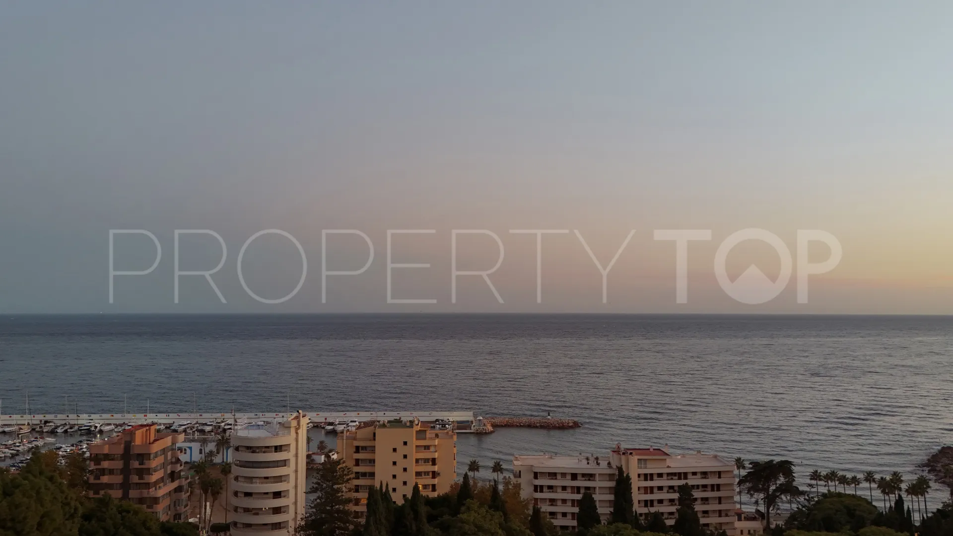 For sale 3 bedrooms penthouse in Marbella Centro