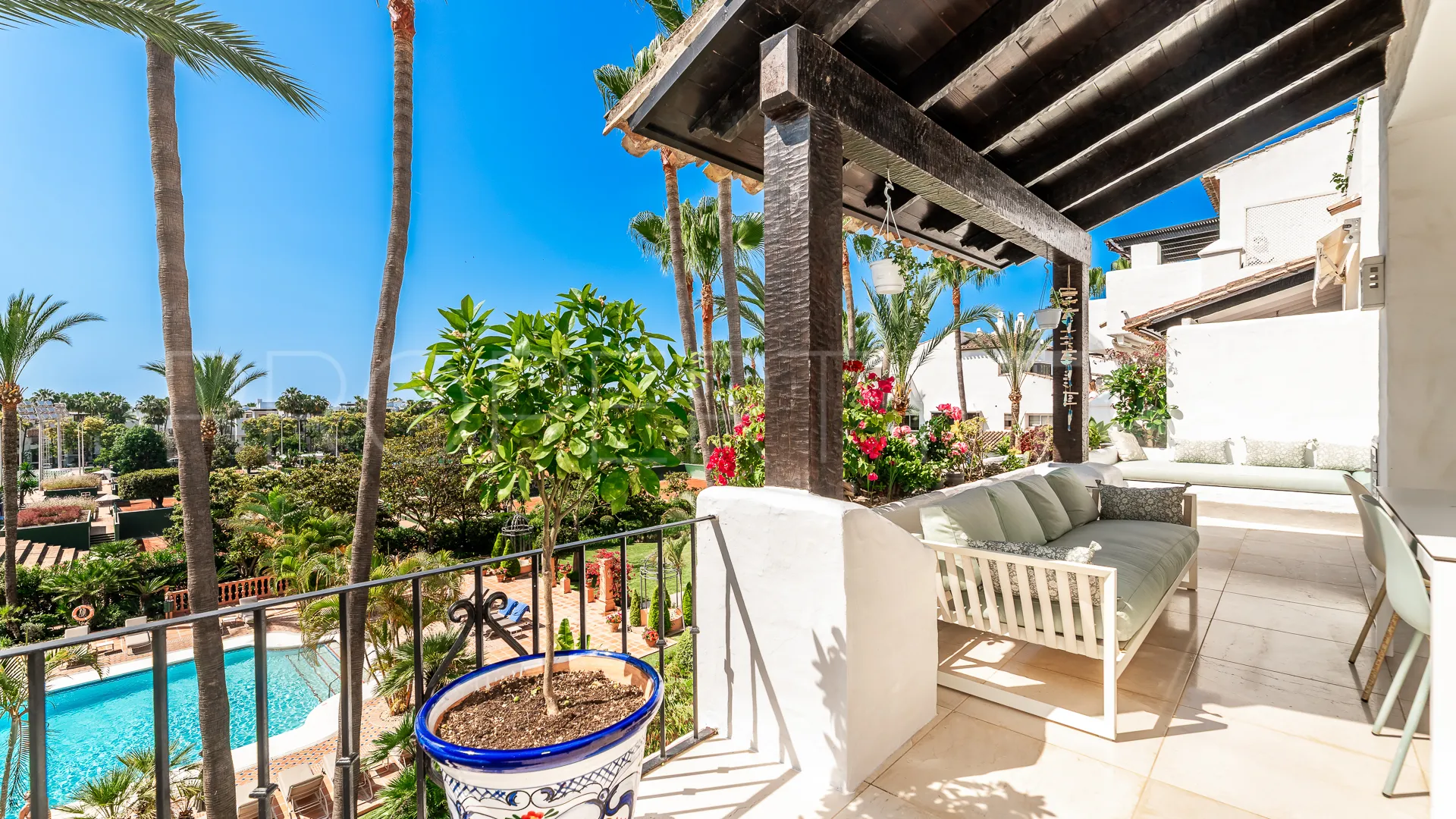 For sale duplex penthouse in Marina Puente Romano with 3 bedrooms