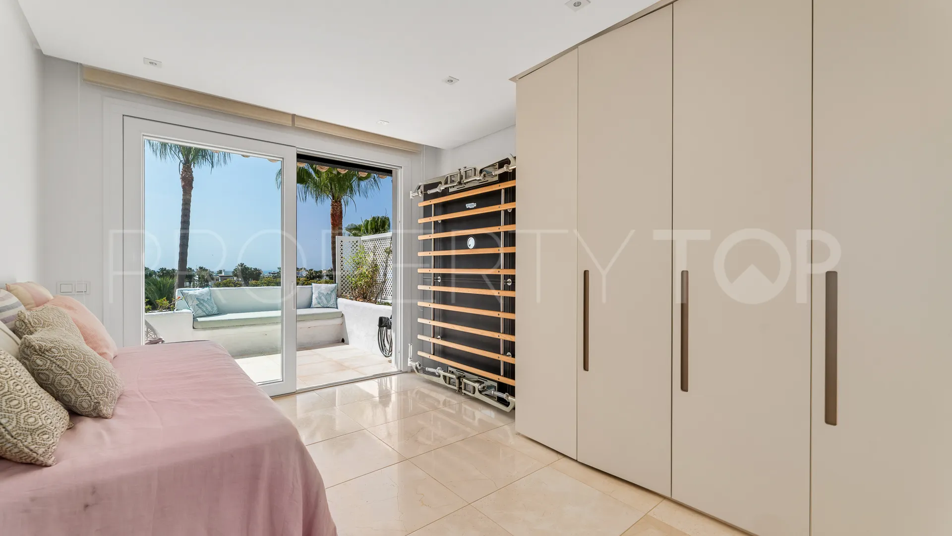 For sale duplex penthouse in Marina Puente Romano with 3 bedrooms