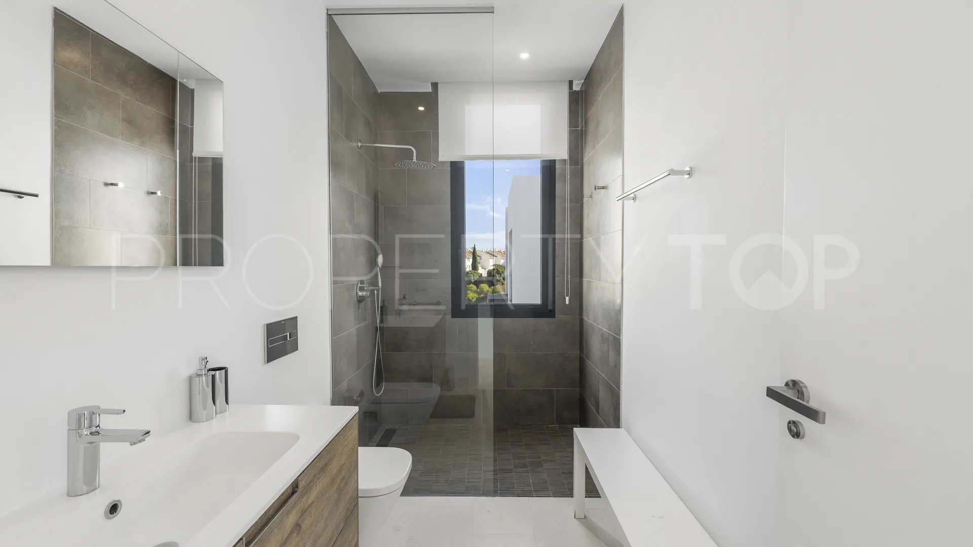 Villa en venta en Cabopino con 5 dormitorios