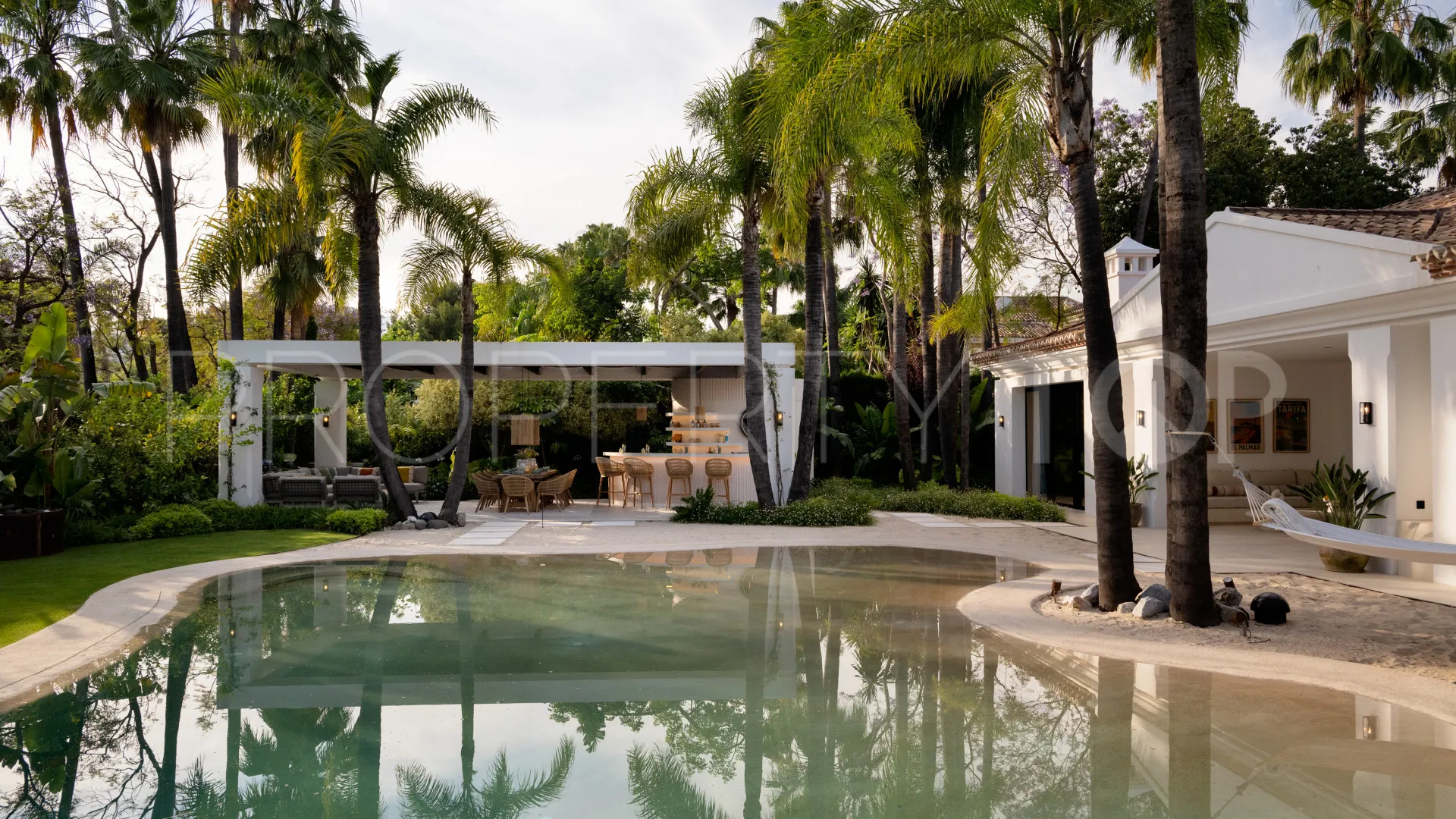 For sale 6 bedrooms villa in Nueva Andalucia
