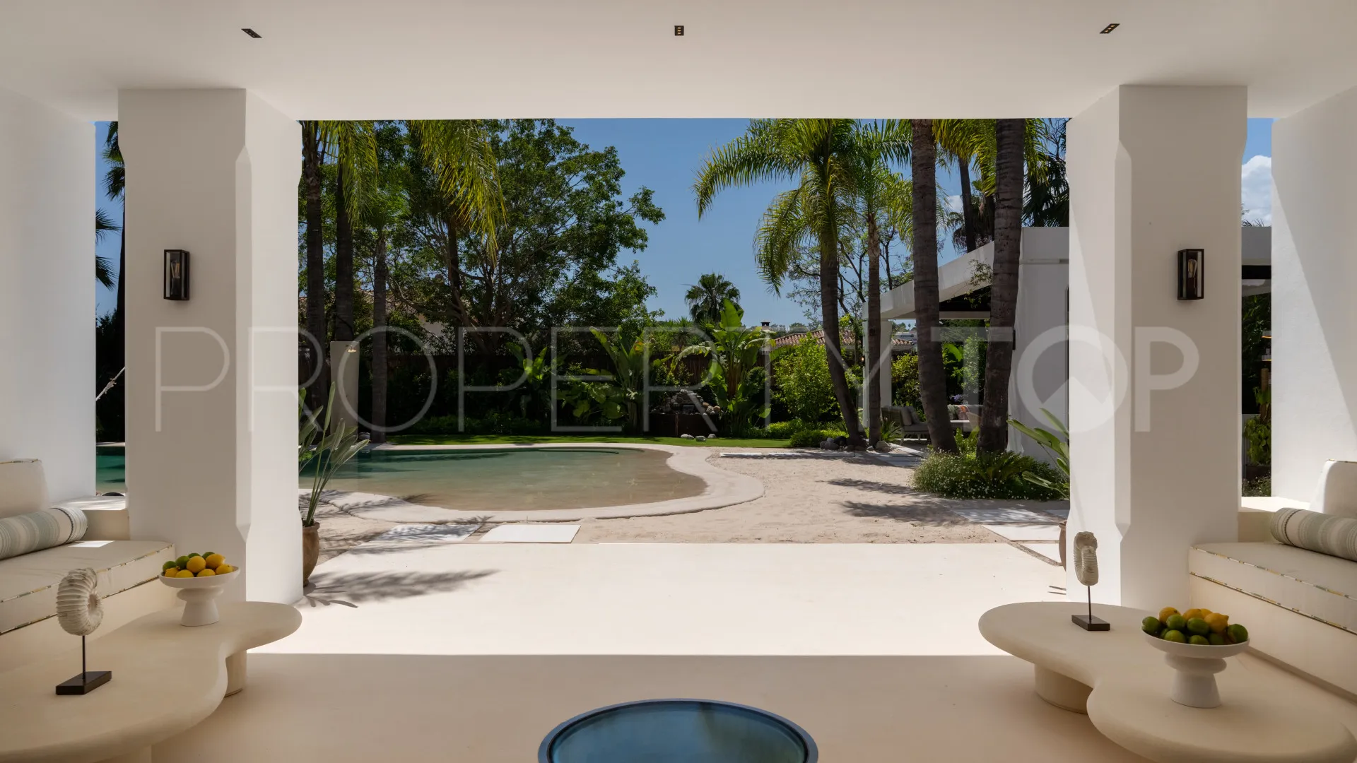 For sale 6 bedrooms villa in Nueva Andalucia