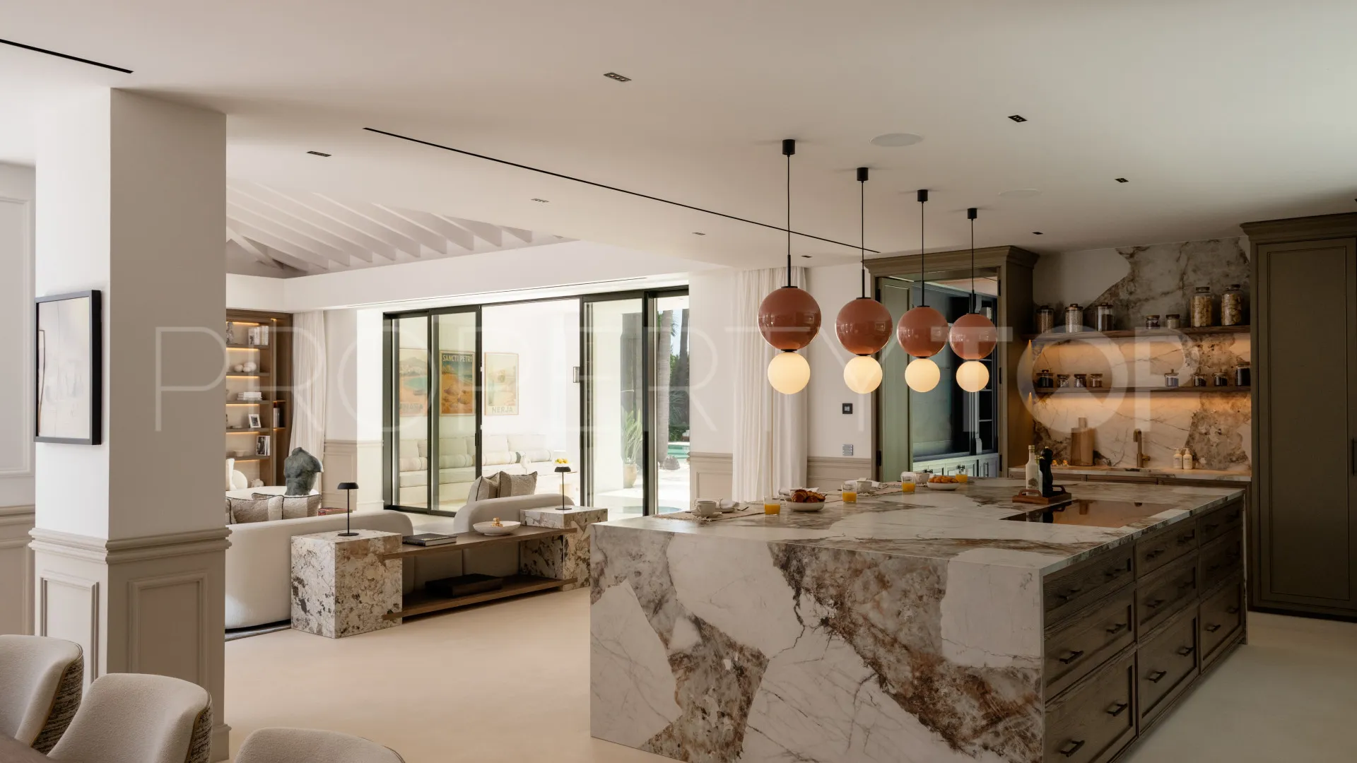 For sale 6 bedrooms villa in Nueva Andalucia