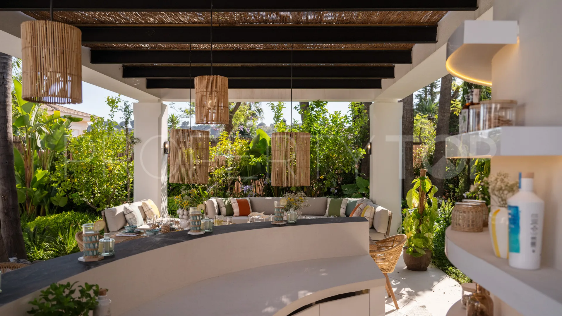 For sale 6 bedrooms villa in Nueva Andalucia