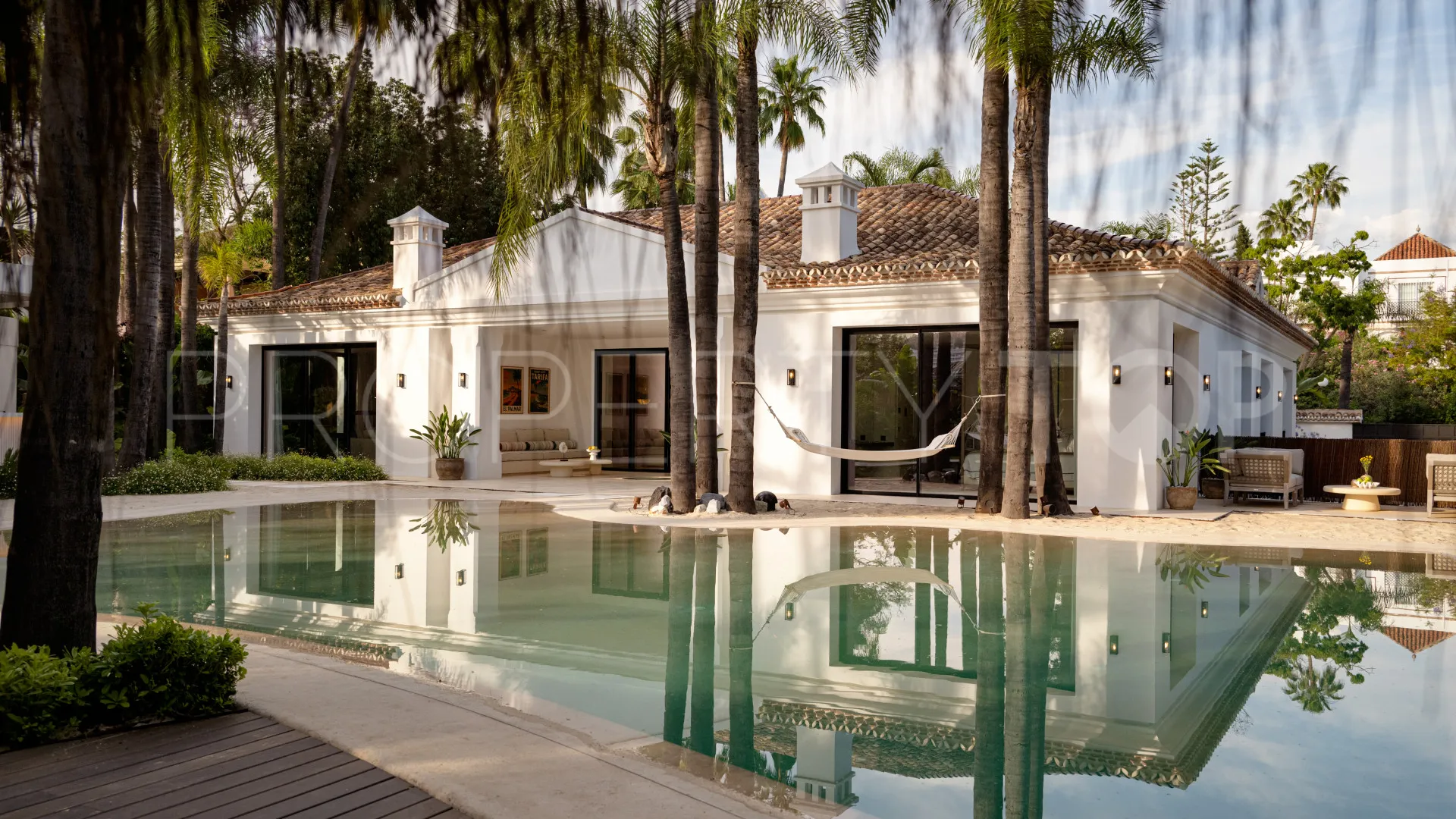 For sale 6 bedrooms villa in Nueva Andalucia