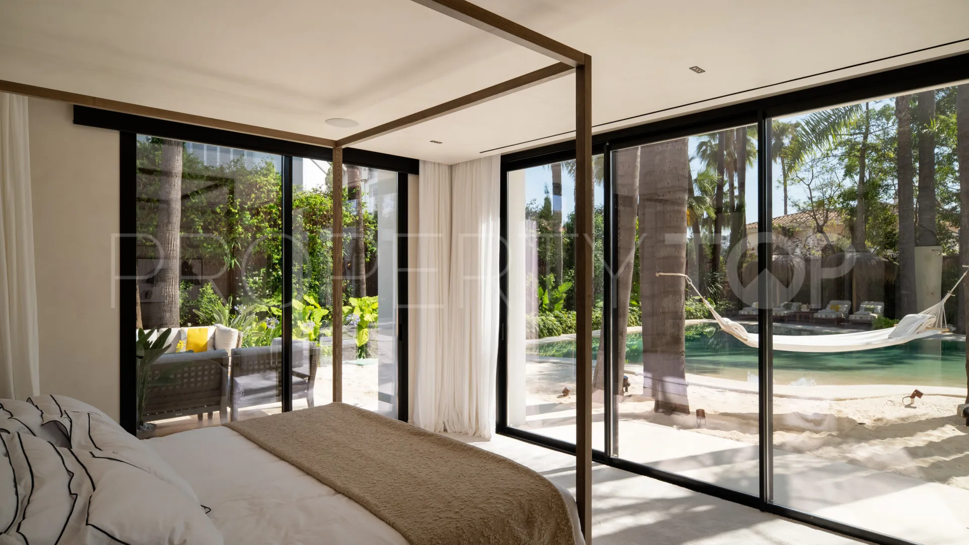 For sale 6 bedrooms villa in Nueva Andalucia