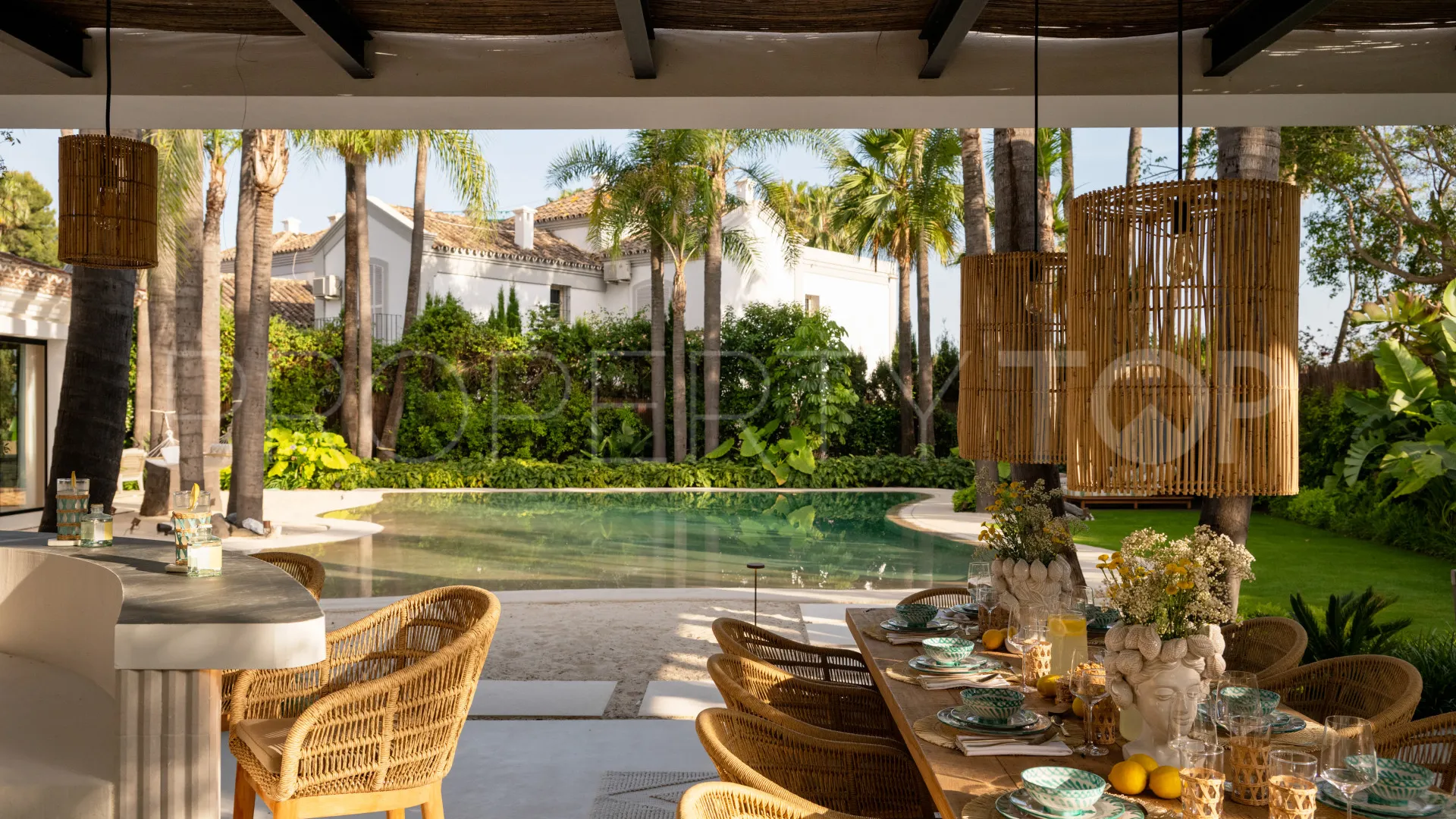 For sale 6 bedrooms villa in Nueva Andalucia