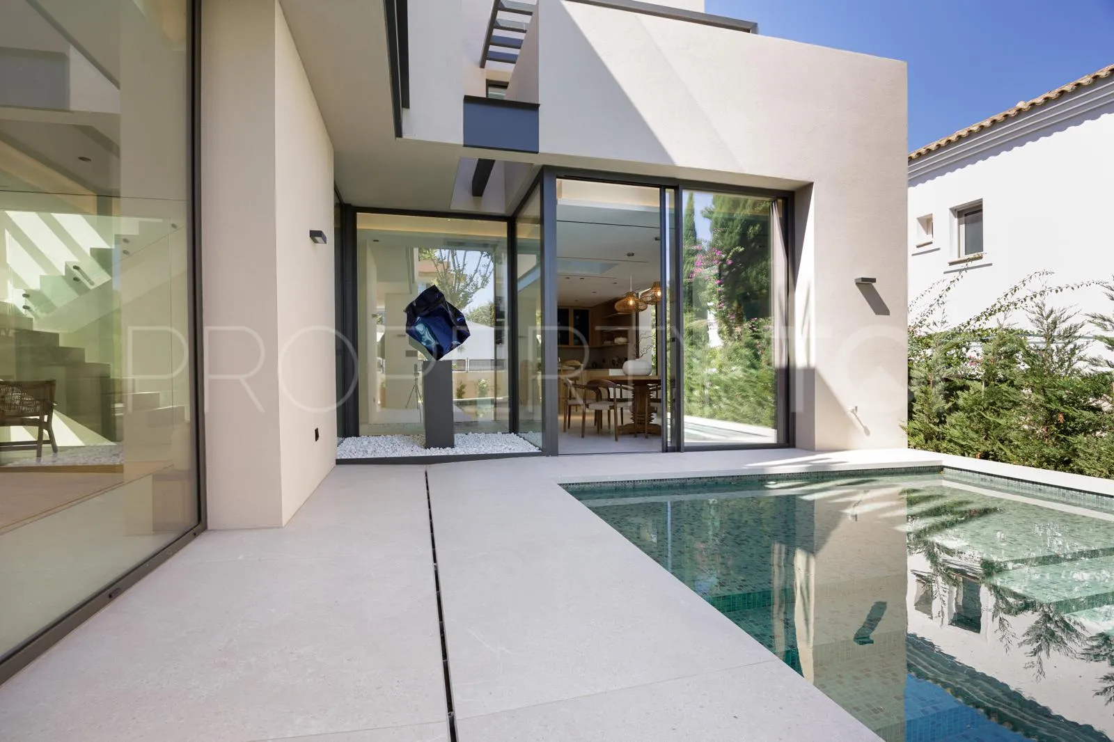 Se vende villa con 5 dormitorios en Rio Verde Playa
