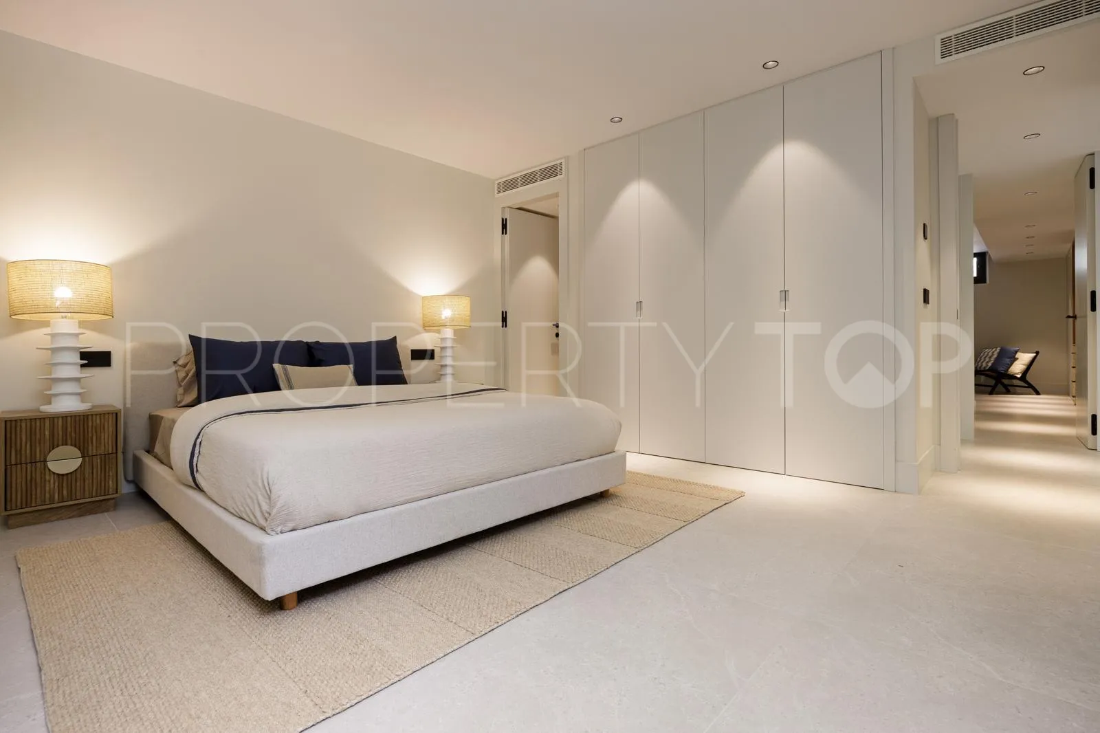 Se vende villa con 5 dormitorios en Rio Verde Playa