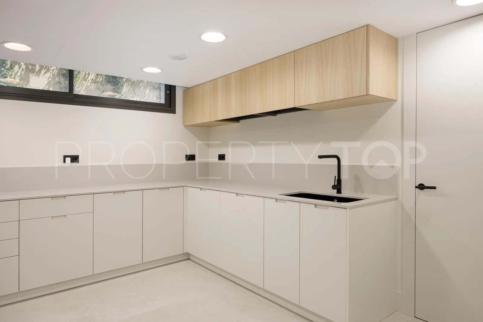 Se vende villa con 5 dormitorios en Rio Verde Playa