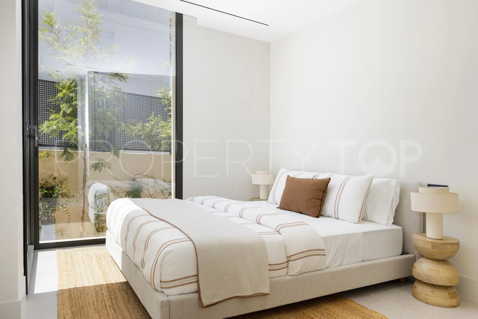Se vende villa con 5 dormitorios en Rio Verde Playa