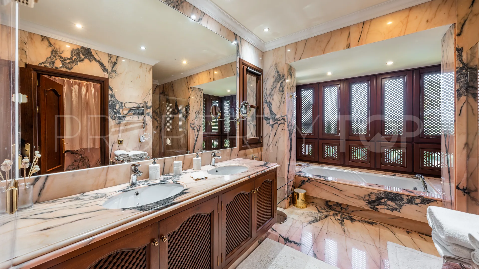 Villa for sale in La Zagaleta