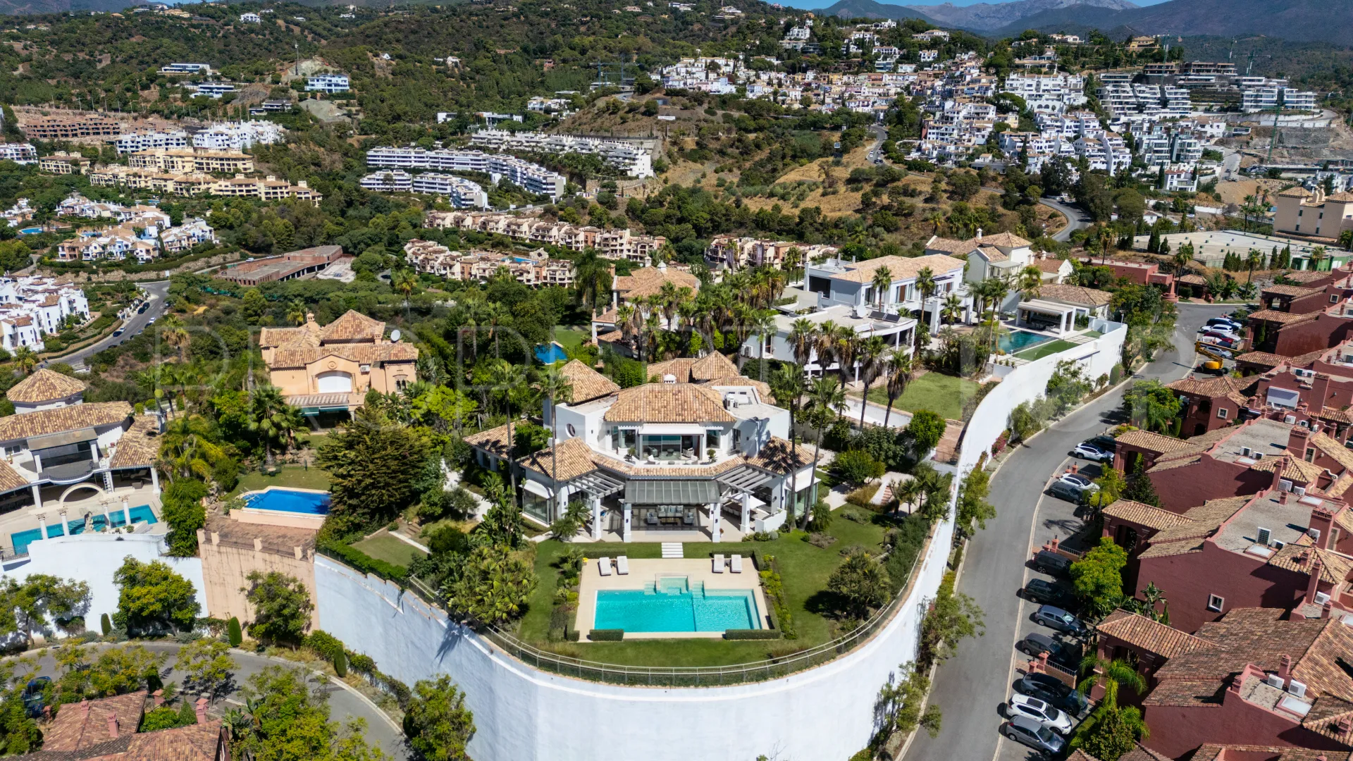 Monte Halcones 7 bedrooms villa for sale